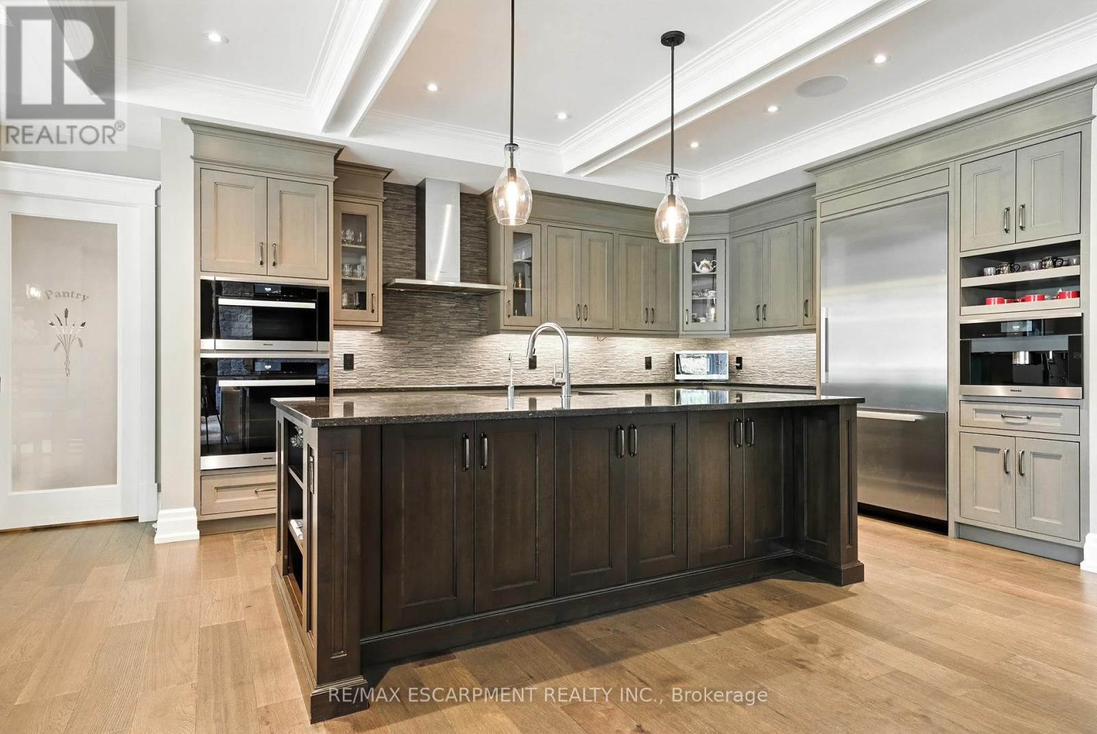 597 Old York Road, Burlington, Ontario  L7P 4Y6 - Photo 7 - W12480040