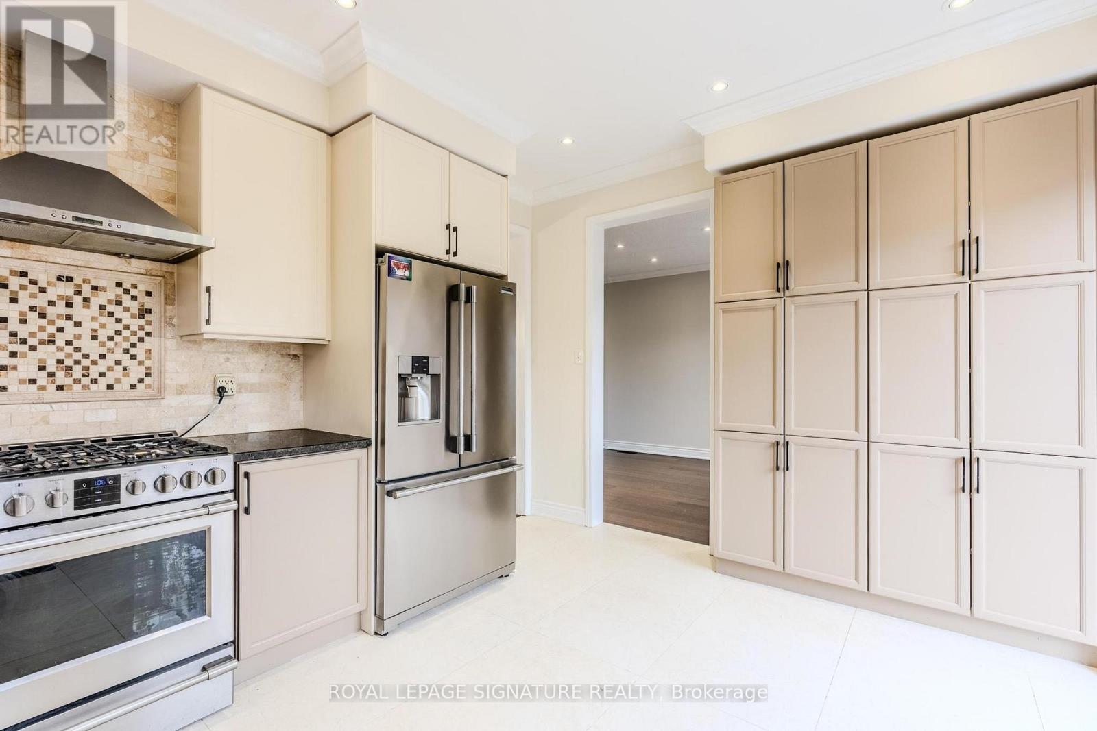 5865 Whitehorn Avenue, Mississauga (East Credit), Ontario  L5V 2W7 - Photo 13 - W12480059