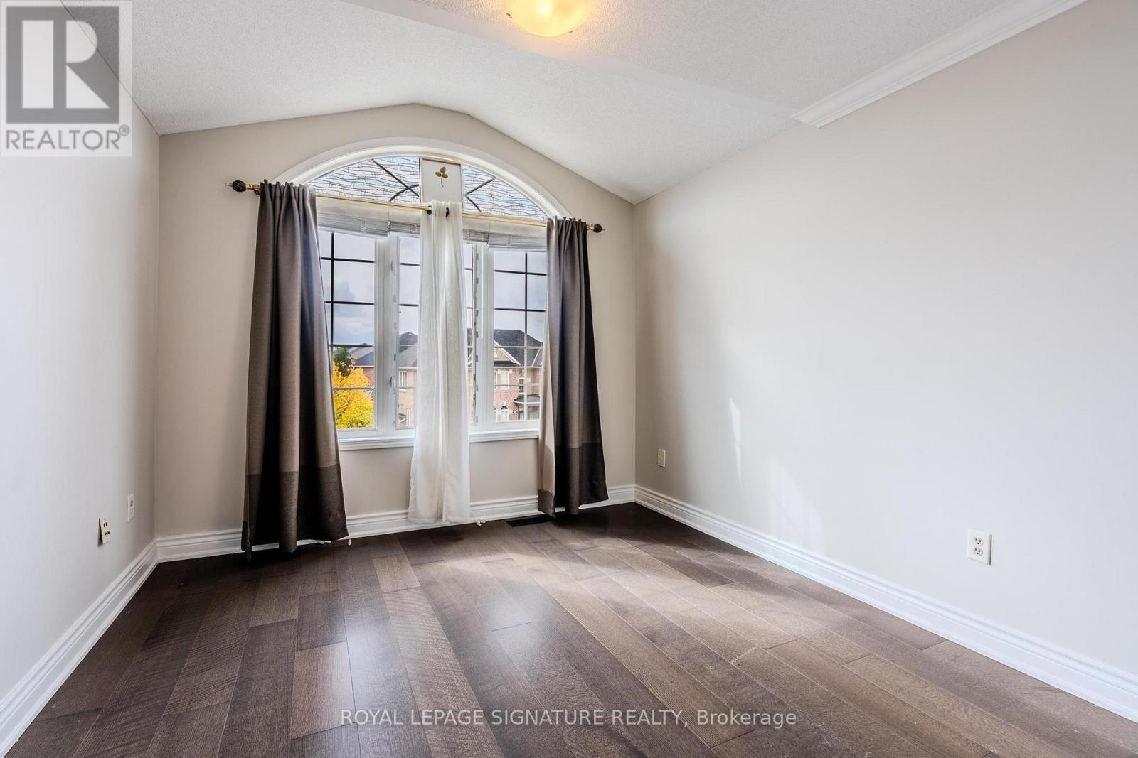 5865 Whitehorn Avenue, Mississauga (East Credit), Ontario  L5V 2W7 - Photo 19 - W12480059