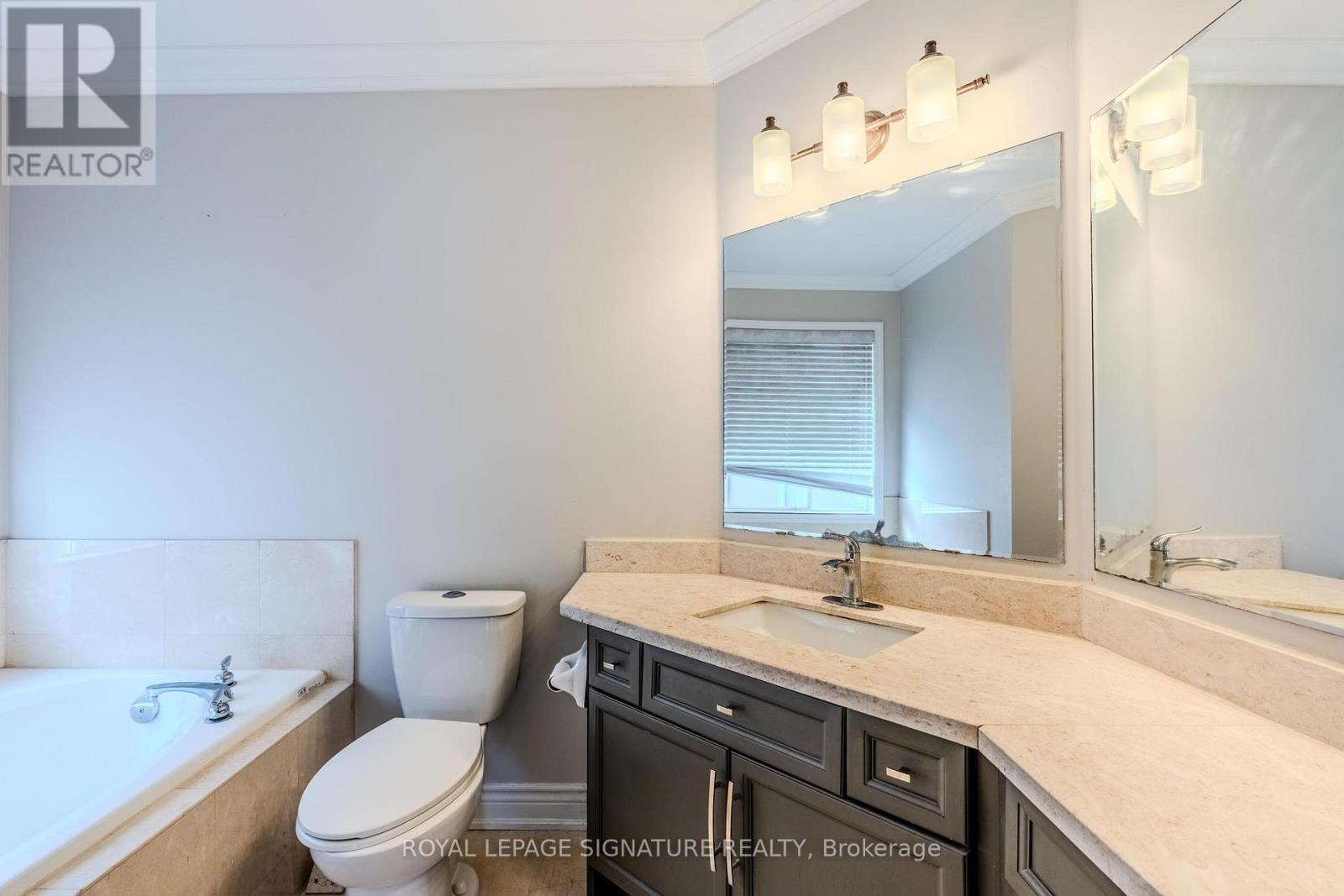 5865 Whitehorn Avenue, Mississauga (East Credit), Ontario  L5V 2W7 - Photo 28 - W12480059