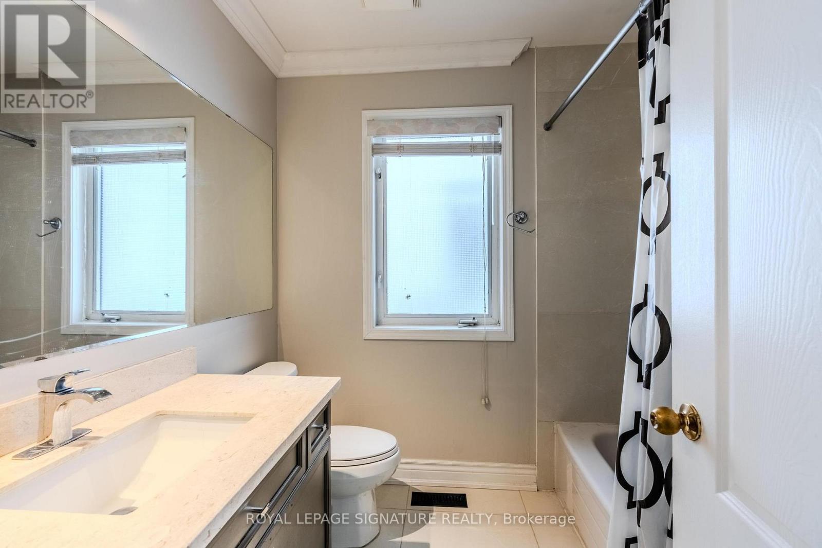 5865 Whitehorn Avenue, Mississauga (East Credit), Ontario  L5V 2W7 - Photo 29 - W12480059