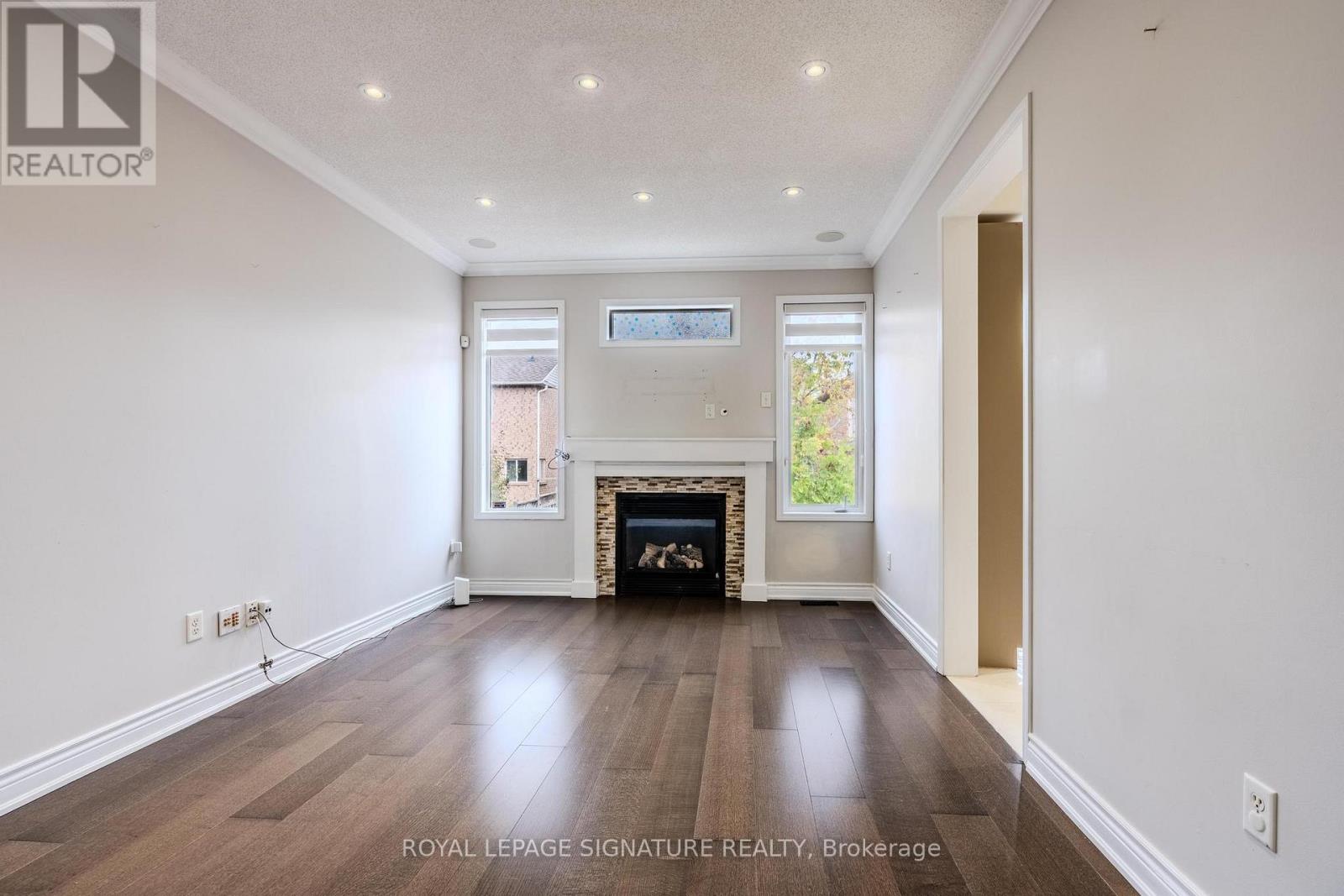 5865 Whitehorn Avenue, Mississauga (East Credit), Ontario  L5V 2W7 - Photo 9 - W12480059