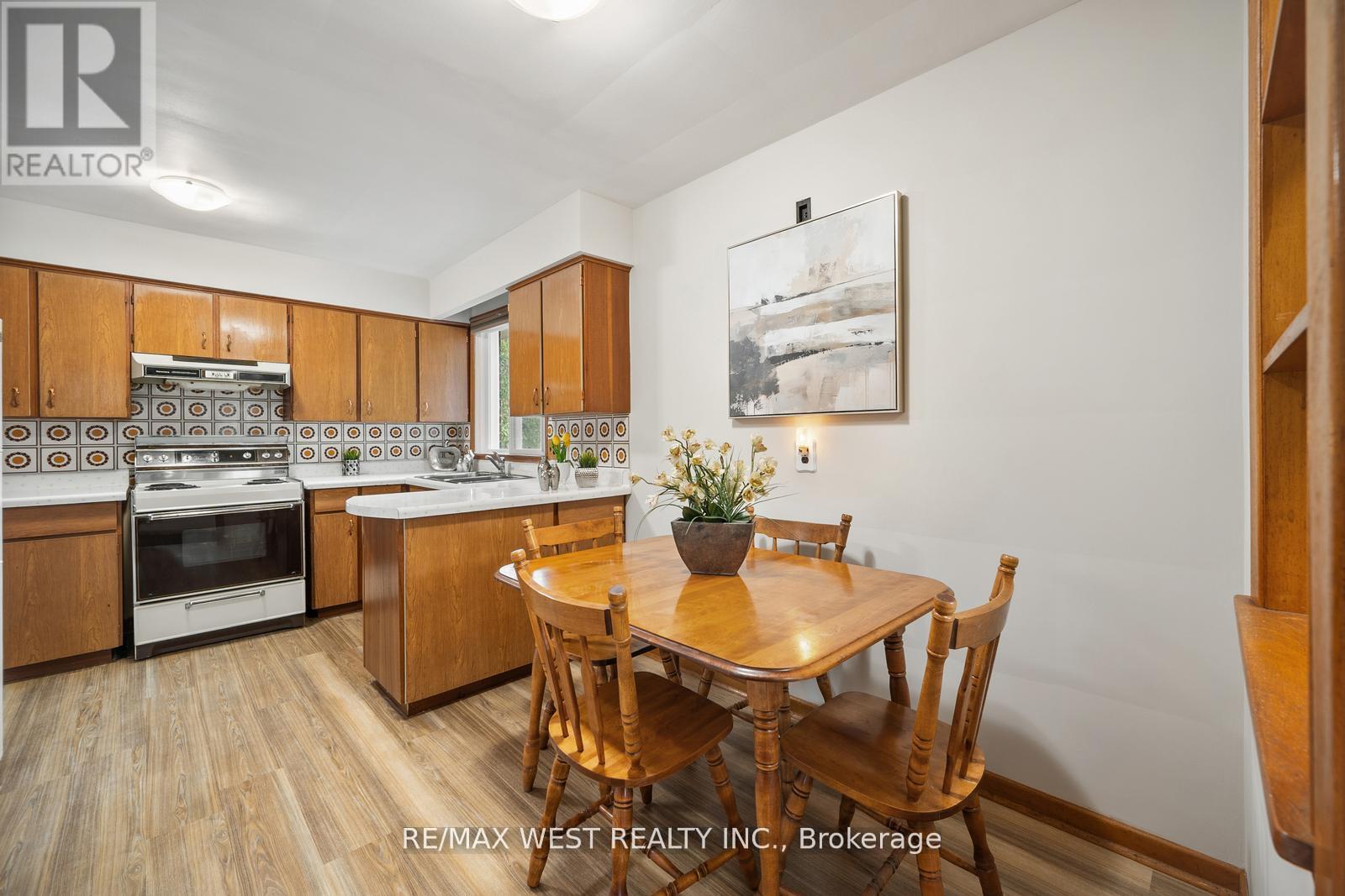 47 Gibson Avenue, Toronto, Ontario  M9V 2S5 - Photo 10 - W12480074