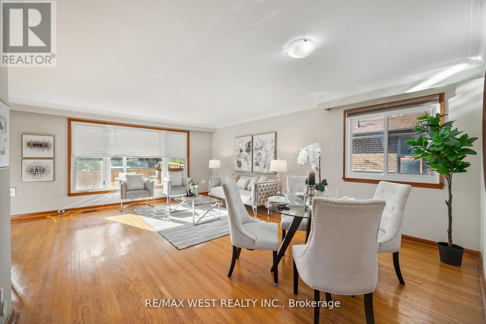 47 Gibson Avenue, Toronto, Ontario  M9V 2S5 - Photo 5 - W12480074