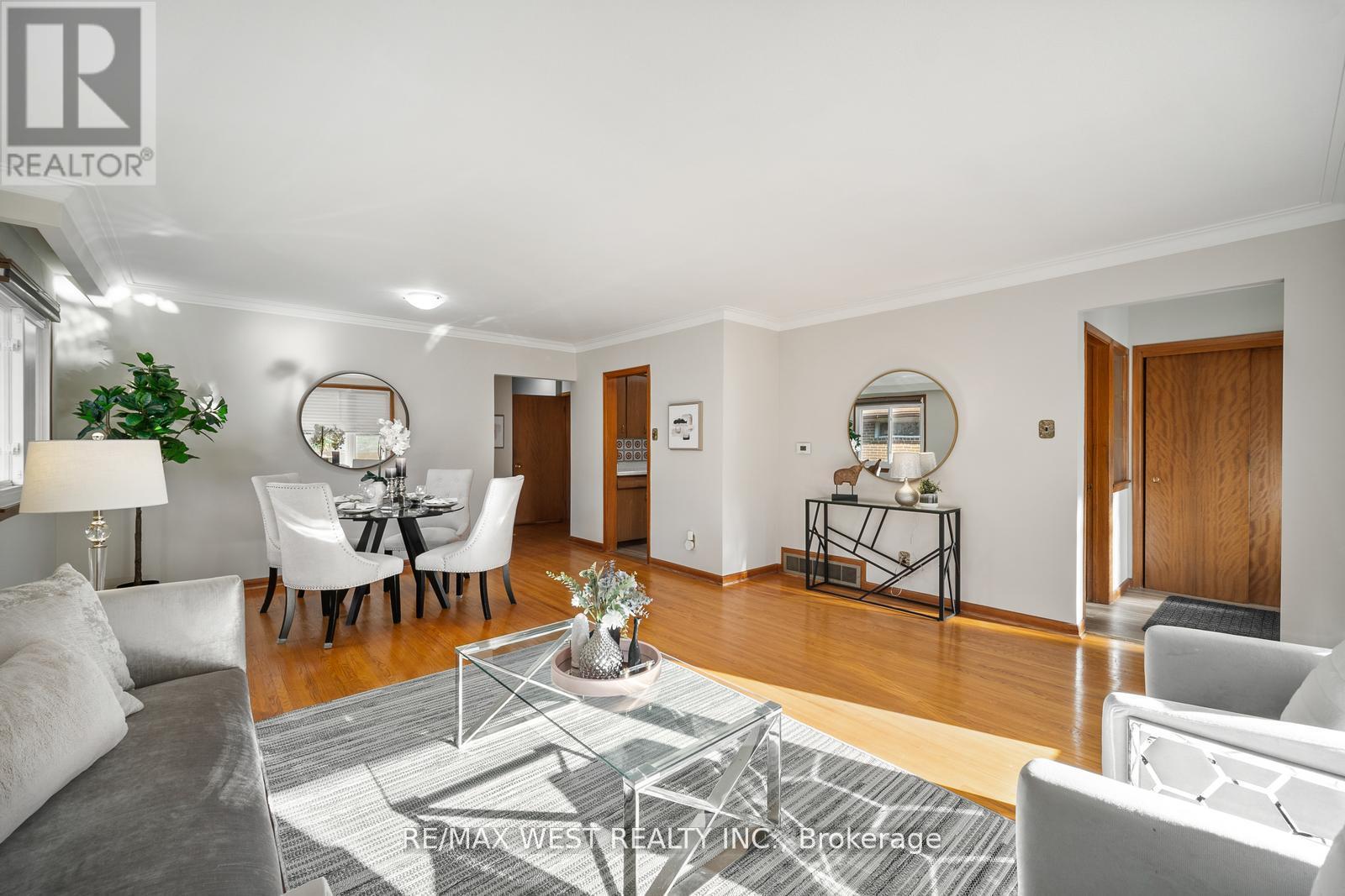 47 Gibson Avenue, Toronto, Ontario  M9V 2S5 - Photo 6 - W12480074
