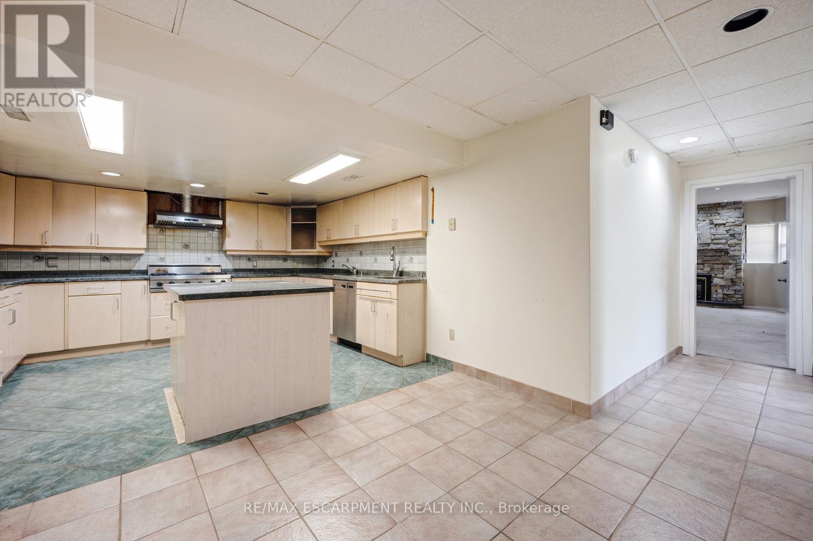 10 Edgeforest Drive, Brampton, Ontario  L6P 0E1 - Photo 36 - W12480075