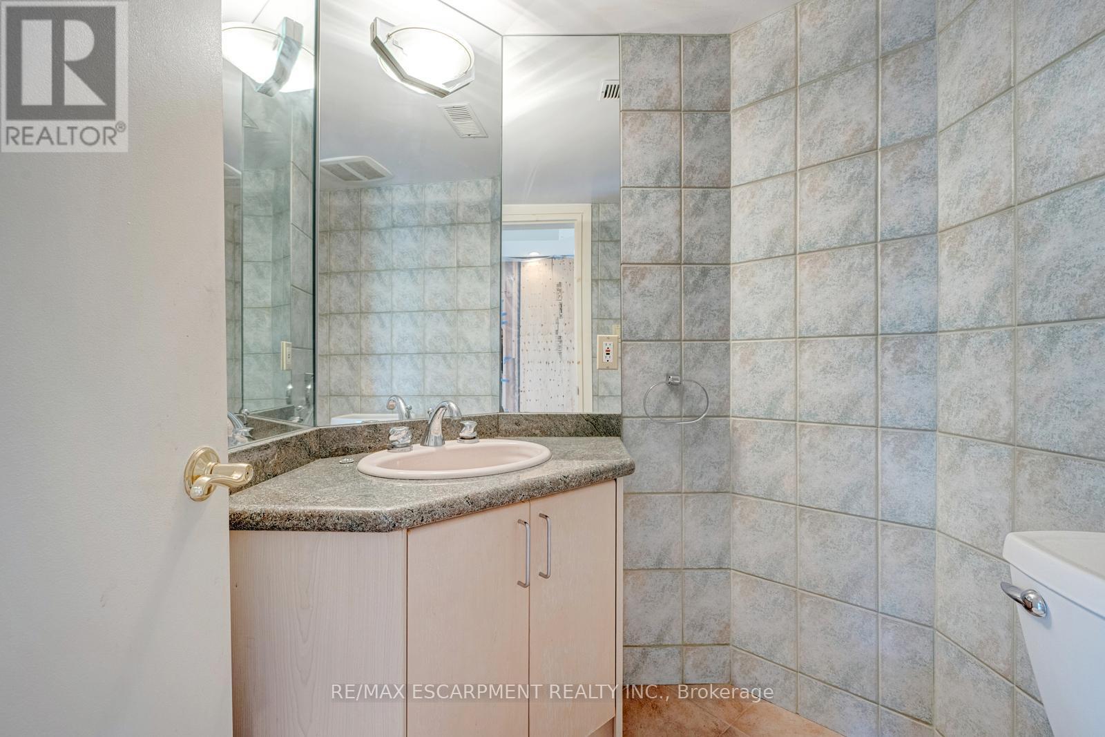 10 Edgeforest Drive, Brampton, Ontario  L6P 0E1 - Photo 41 - W12480075