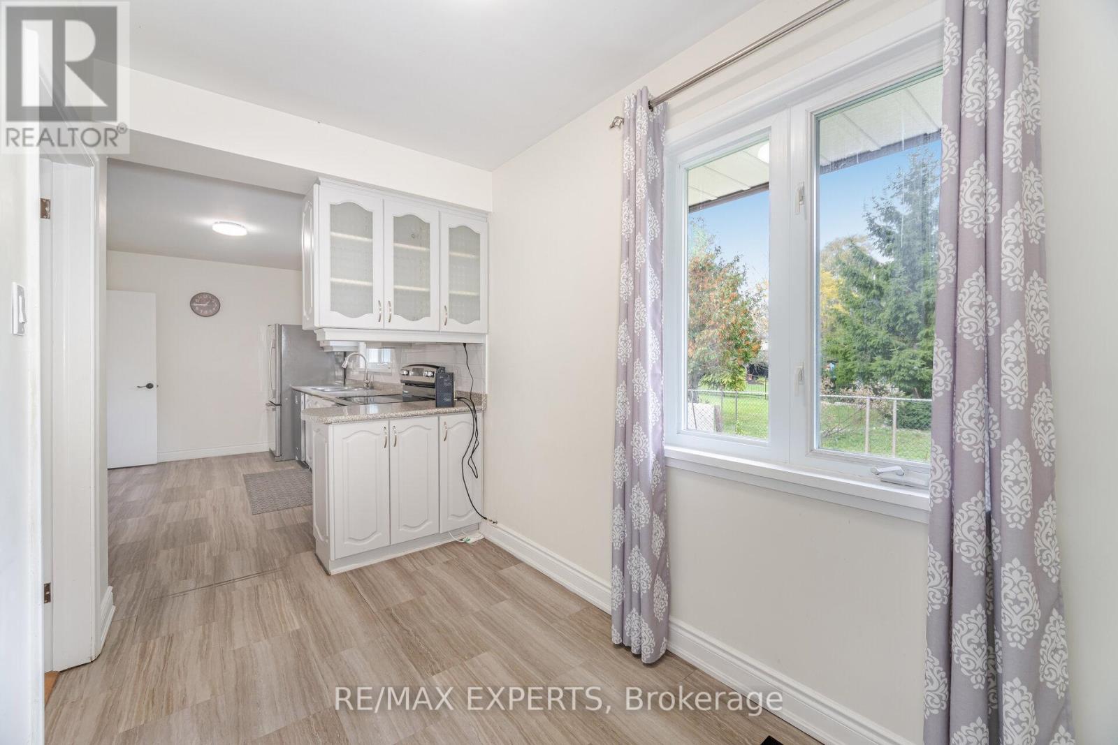 42 Cowley Avenue, Toronto, Ontario  M8B 2E3 - Photo 14 - W12480086