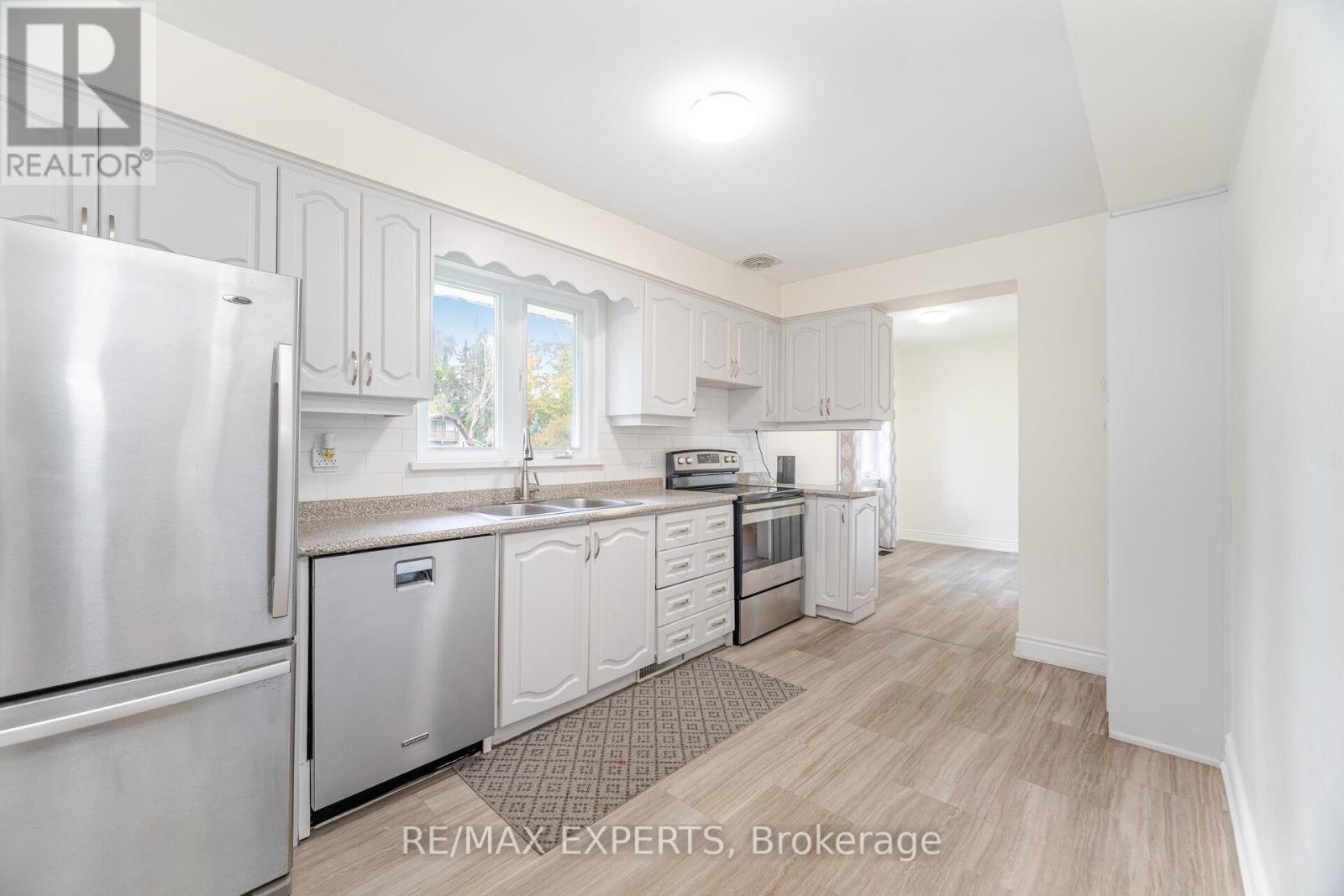 42 Cowley Avenue, Toronto, Ontario  M8B 2E3 - Photo 17 - W12480086