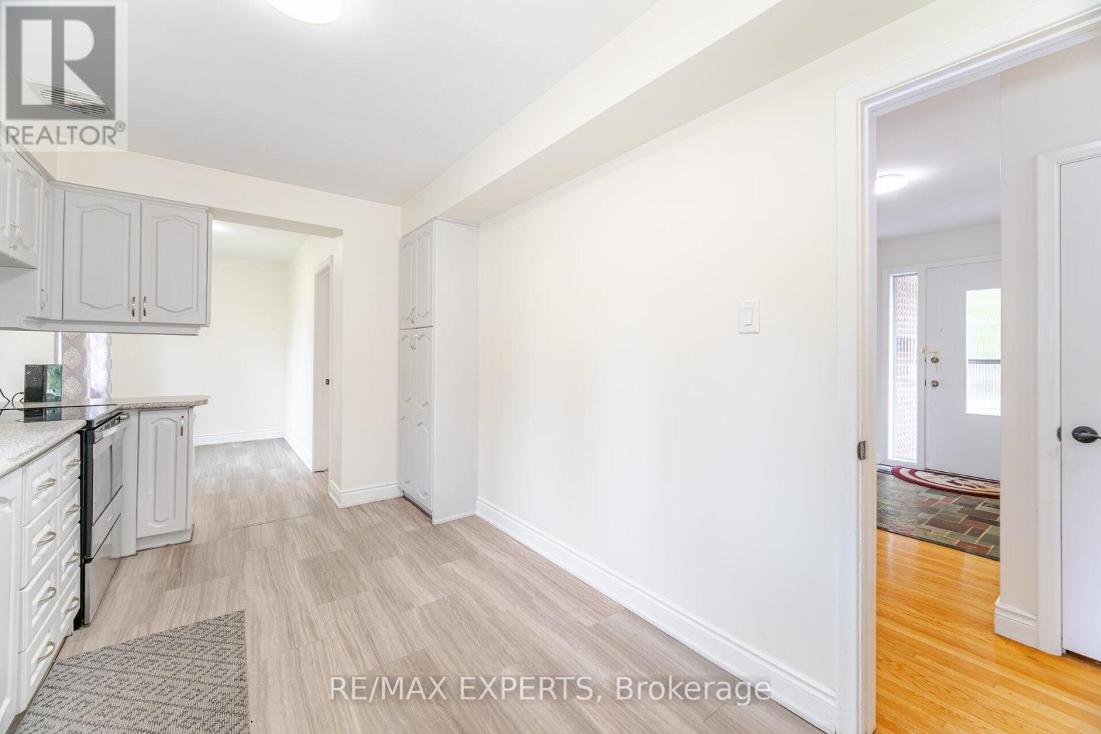 42 Cowley Avenue, Toronto, Ontario  M8B 2E3 - Photo 18 - W12480086