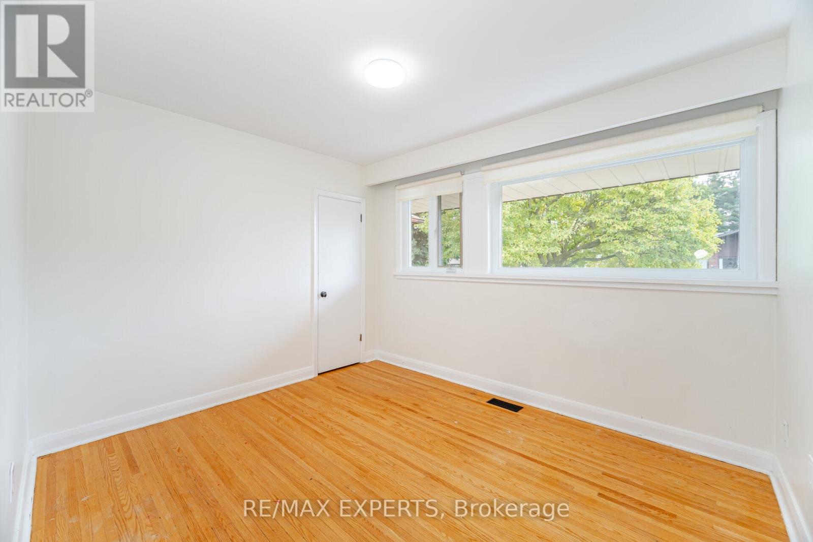 42 Cowley Avenue, Toronto, Ontario  M8B 2E3 - Photo 24 - W12480086
