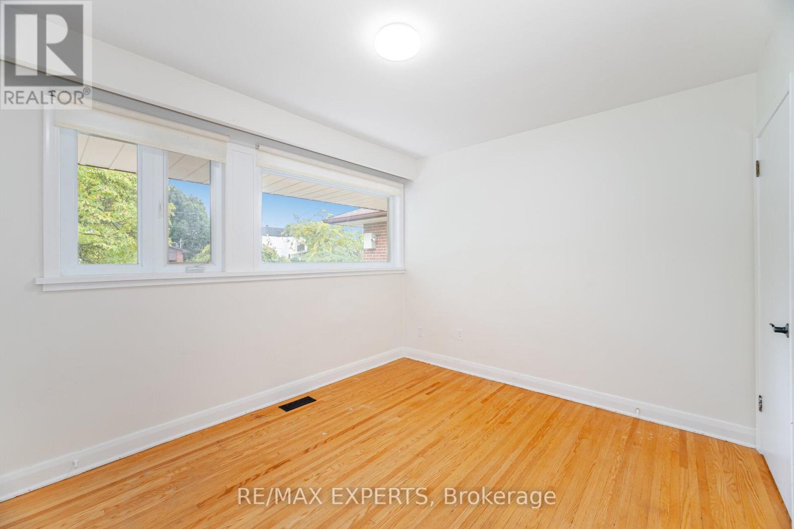 42 Cowley Avenue, Toronto, Ontario  M8B 2E3 - Photo 25 - W12480086