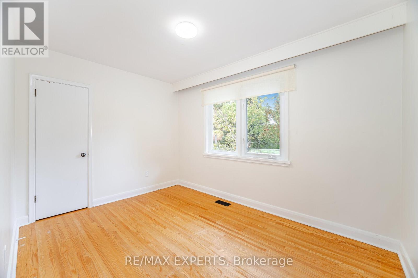 42 Cowley Avenue, Toronto, Ontario  M8B 2E3 - Photo 26 - W12480086