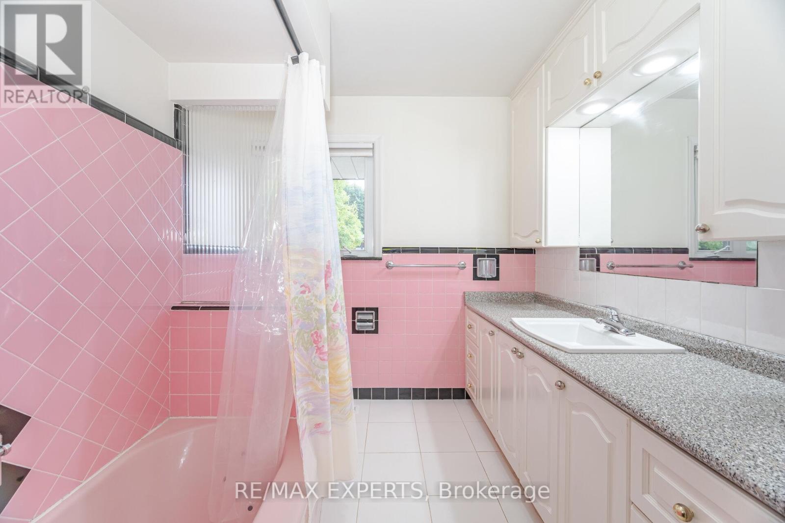 42 Cowley Avenue, Toronto, Ontario  M8B 2E3 - Photo 28 - W12480086