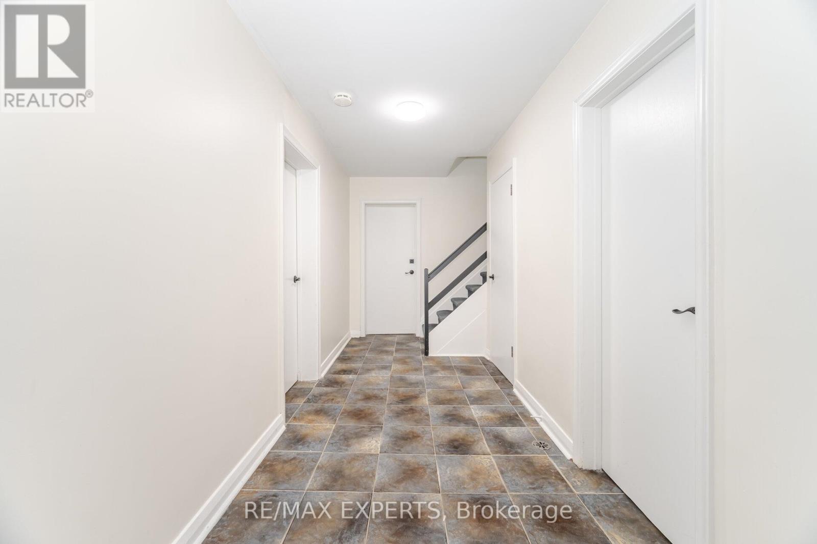 42 Cowley Avenue, Toronto, Ontario  M8B 2E3 - Photo 32 - W12480086