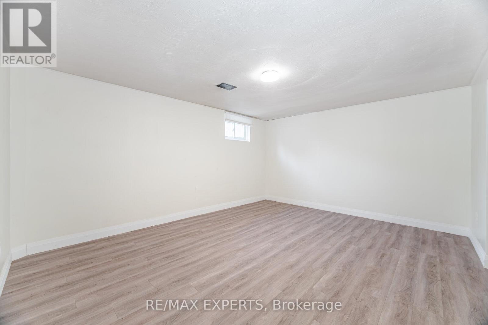 42 Cowley Avenue, Toronto, Ontario  M8B 2E3 - Photo 35 - W12480086