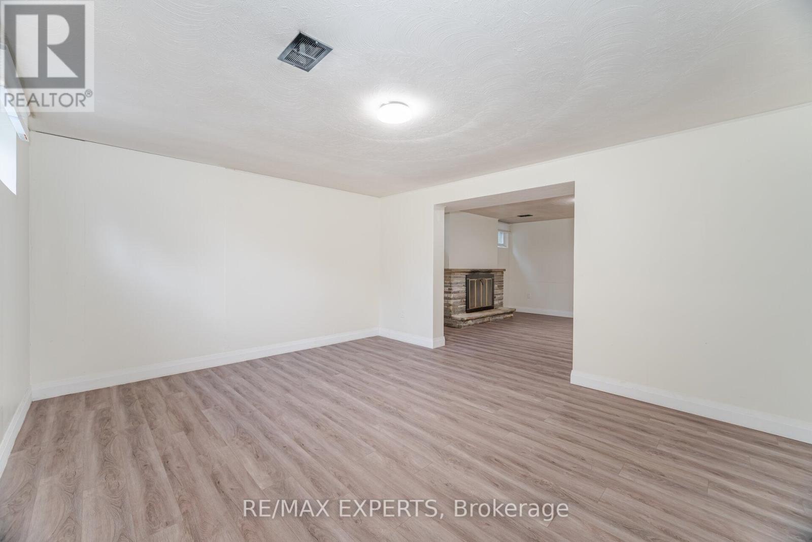 42 Cowley Avenue, Toronto, Ontario  M8B 2E3 - Photo 36 - W12480086