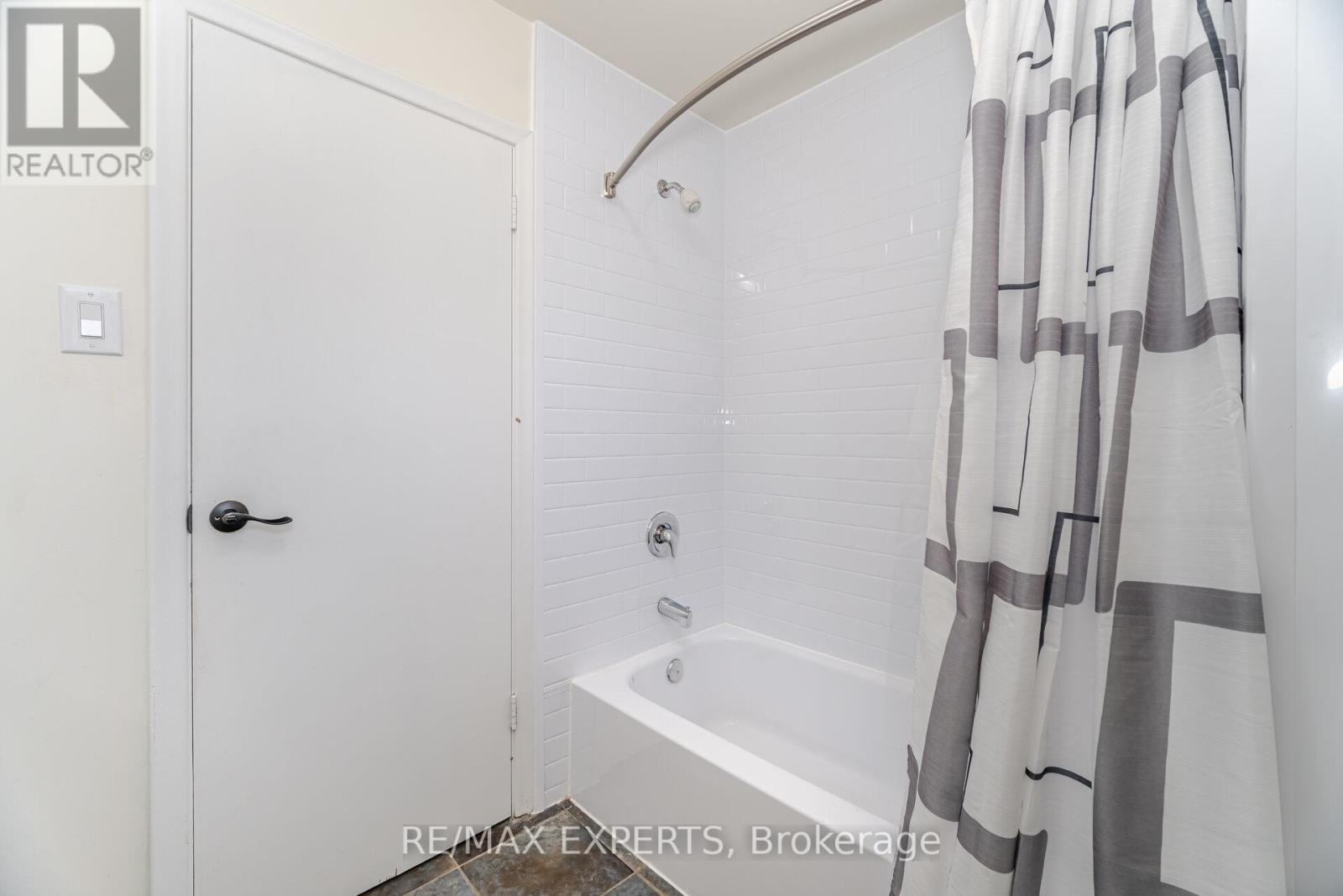 42 Cowley Avenue, Toronto, Ontario  M8B 2E3 - Photo 45 - W12480086