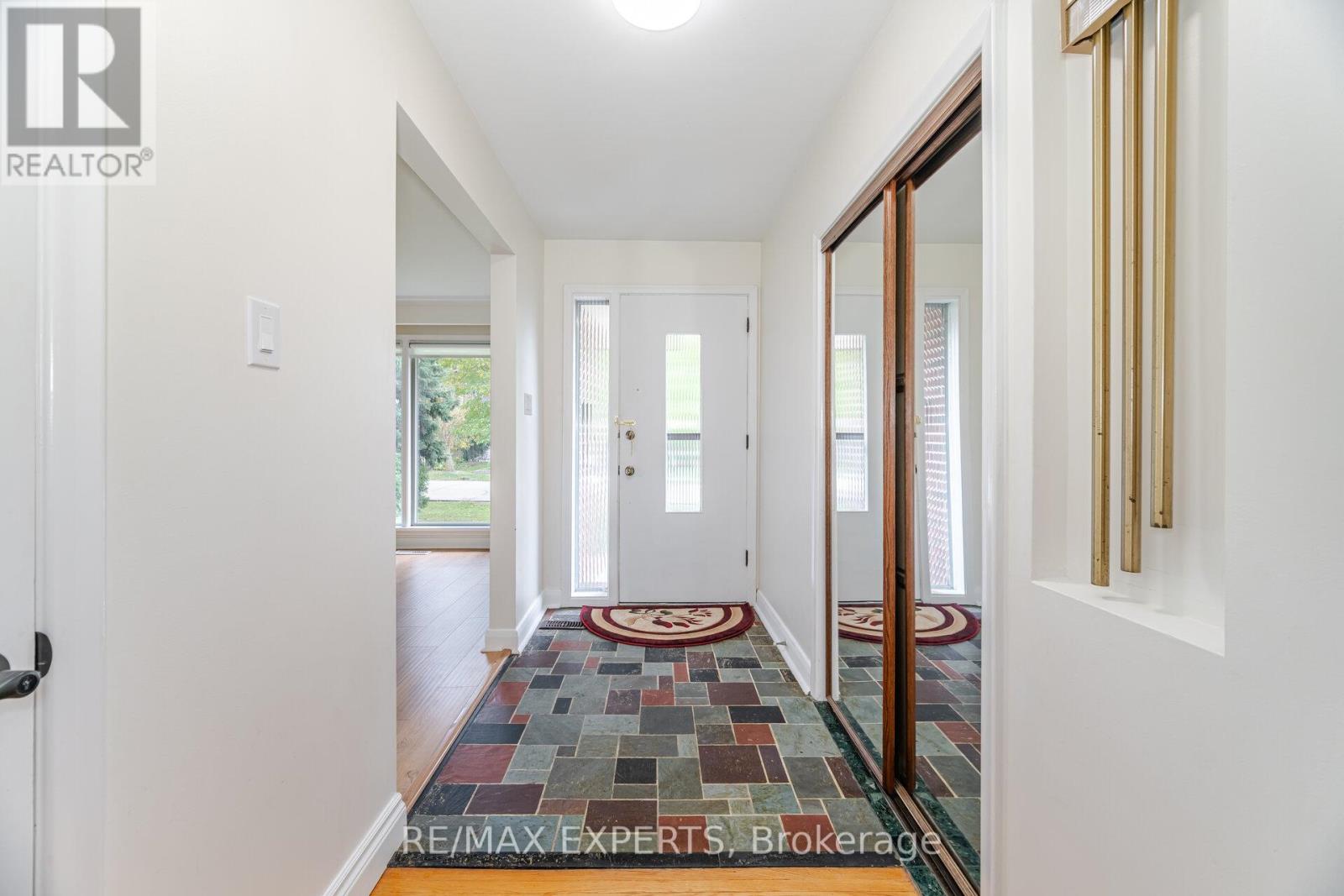 42 Cowley Avenue, Toronto, Ontario  M8B 2E3 - Photo 5 - W12480086