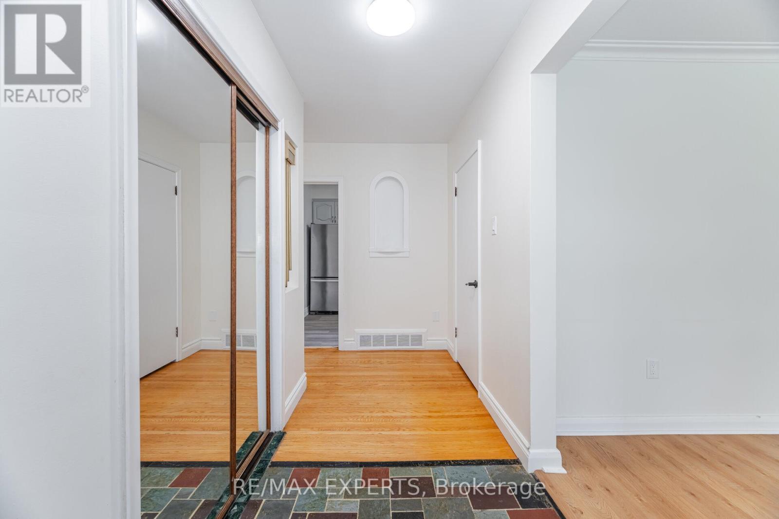 42 Cowley Avenue, Toronto, Ontario  M8B 2E3 - Photo 6 - W12480086
