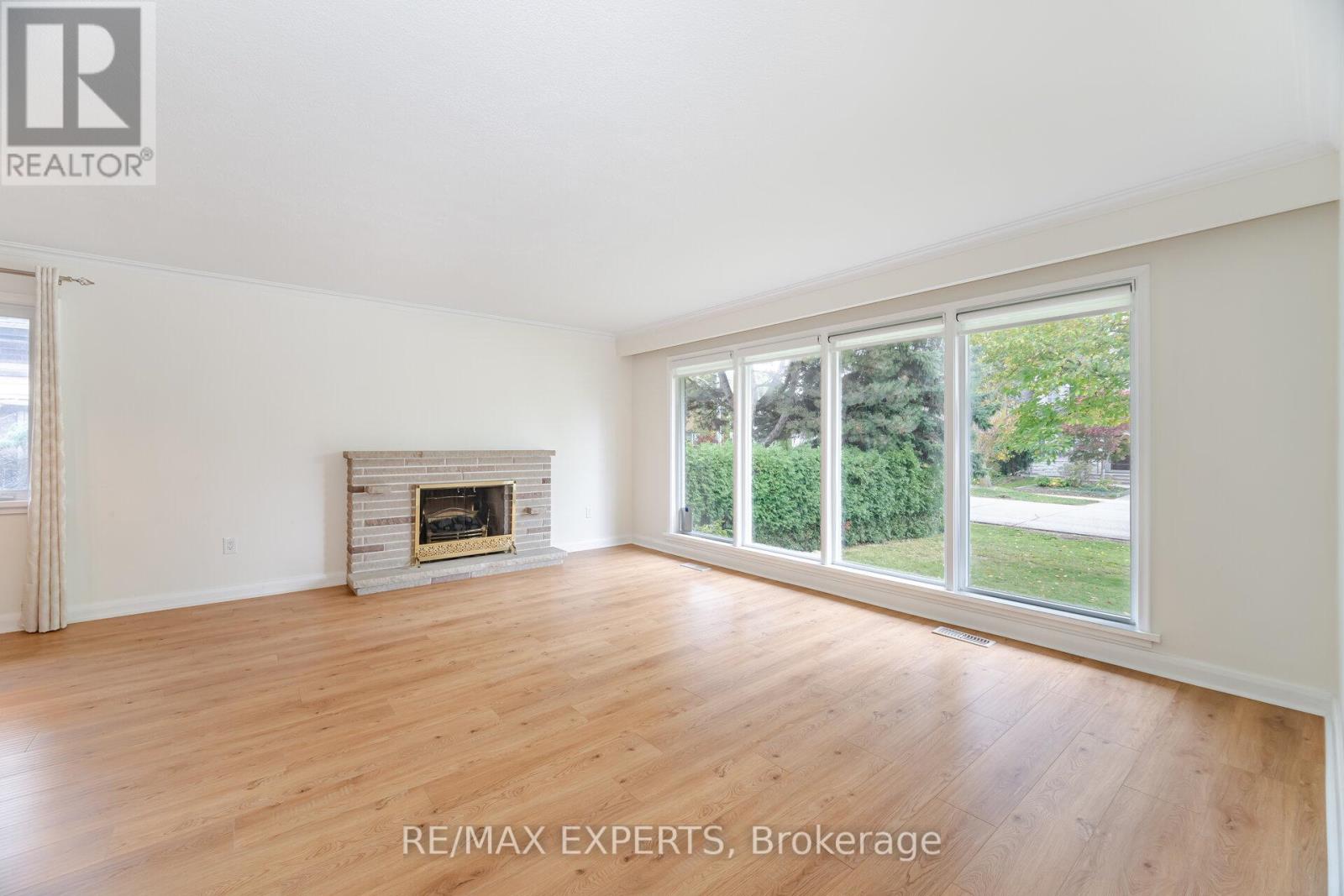42 Cowley Avenue, Toronto, Ontario  M8B 2E3 - Photo 7 - W12480086