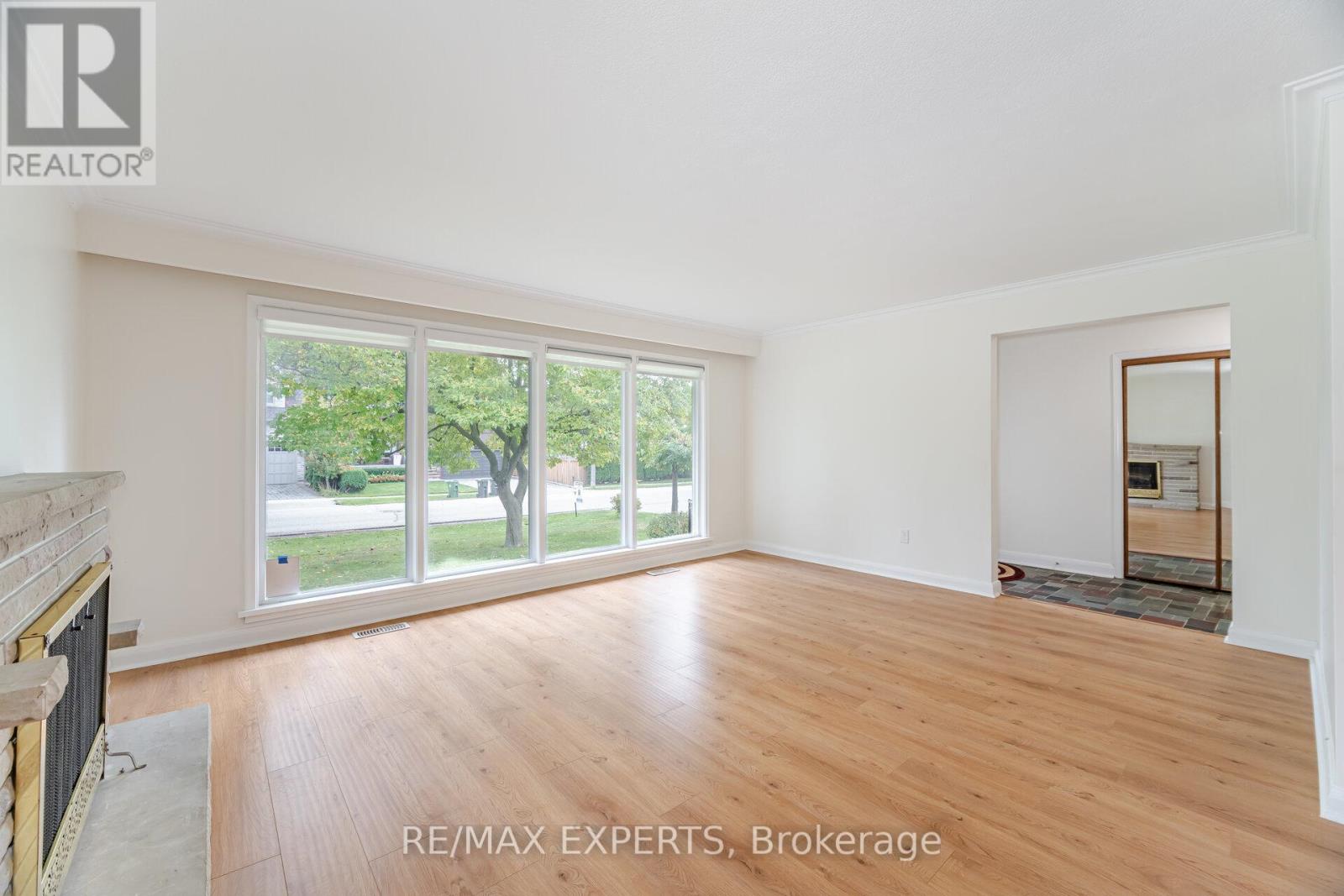42 Cowley Avenue, Toronto, Ontario  M8B 2E3 - Photo 8 - W12480086