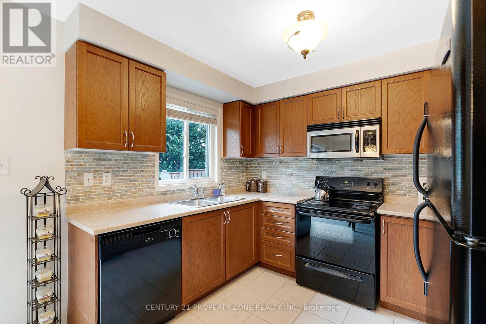 83 Spicebush Terrace, Brampton, Ontario  L6X 0J5 - Photo 16 - W12480091