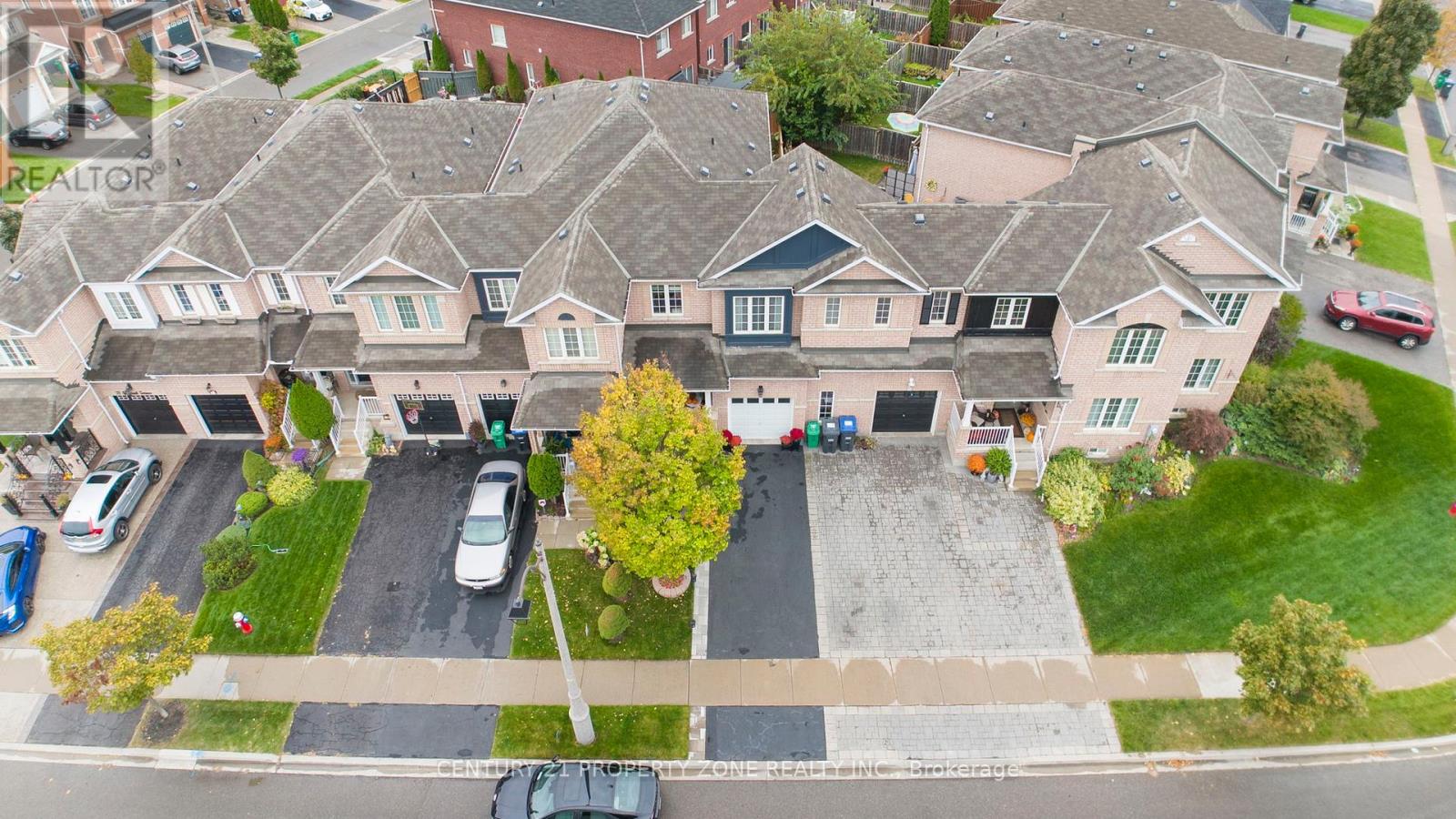 83 Spicebush Terrace, Brampton, Ontario  L6X 0J5 - Photo 2 - W12480091