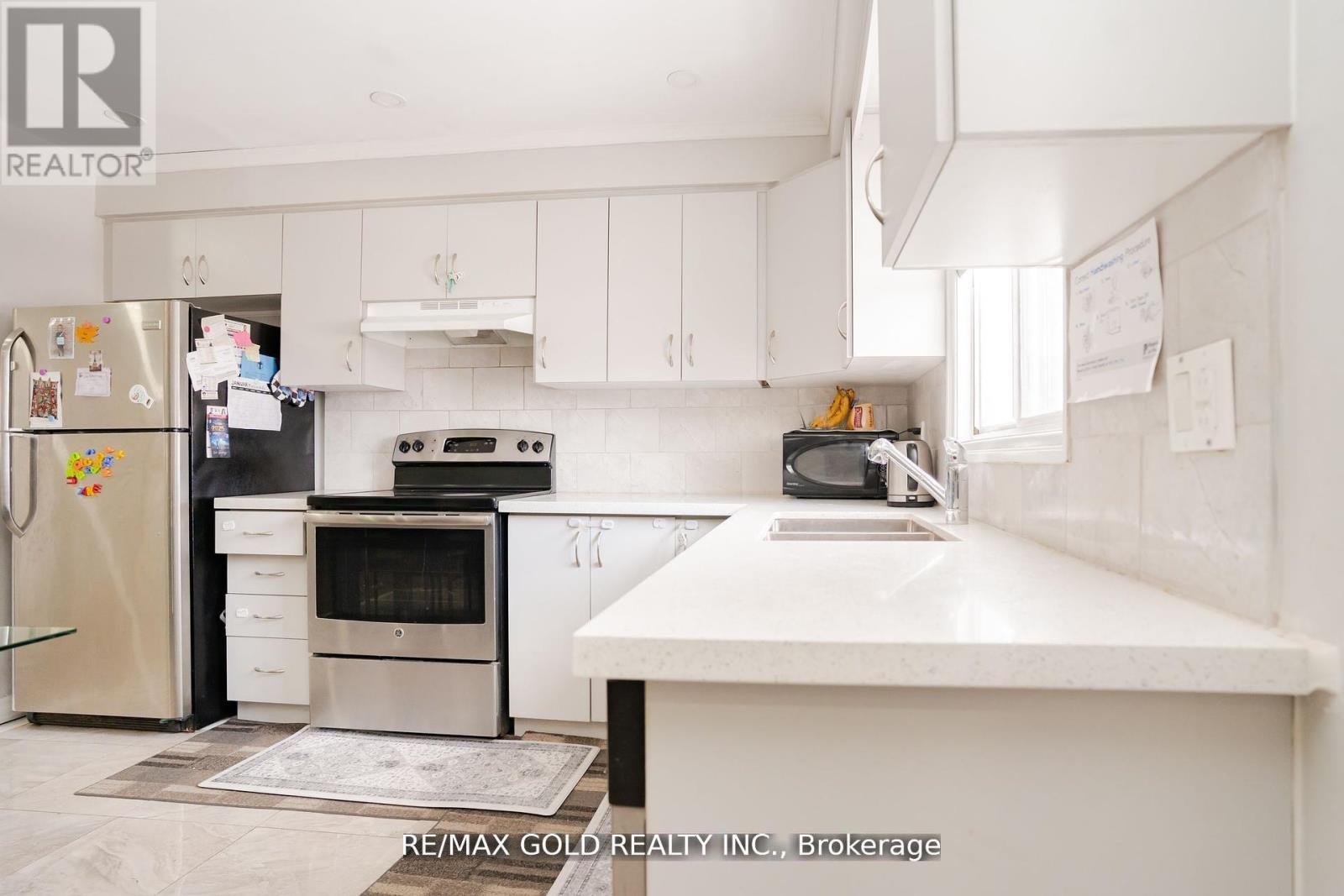 65 Abell Drive, Brampton (Madoc), Ontario  L6V 2W1 - Photo 9 - W12480097