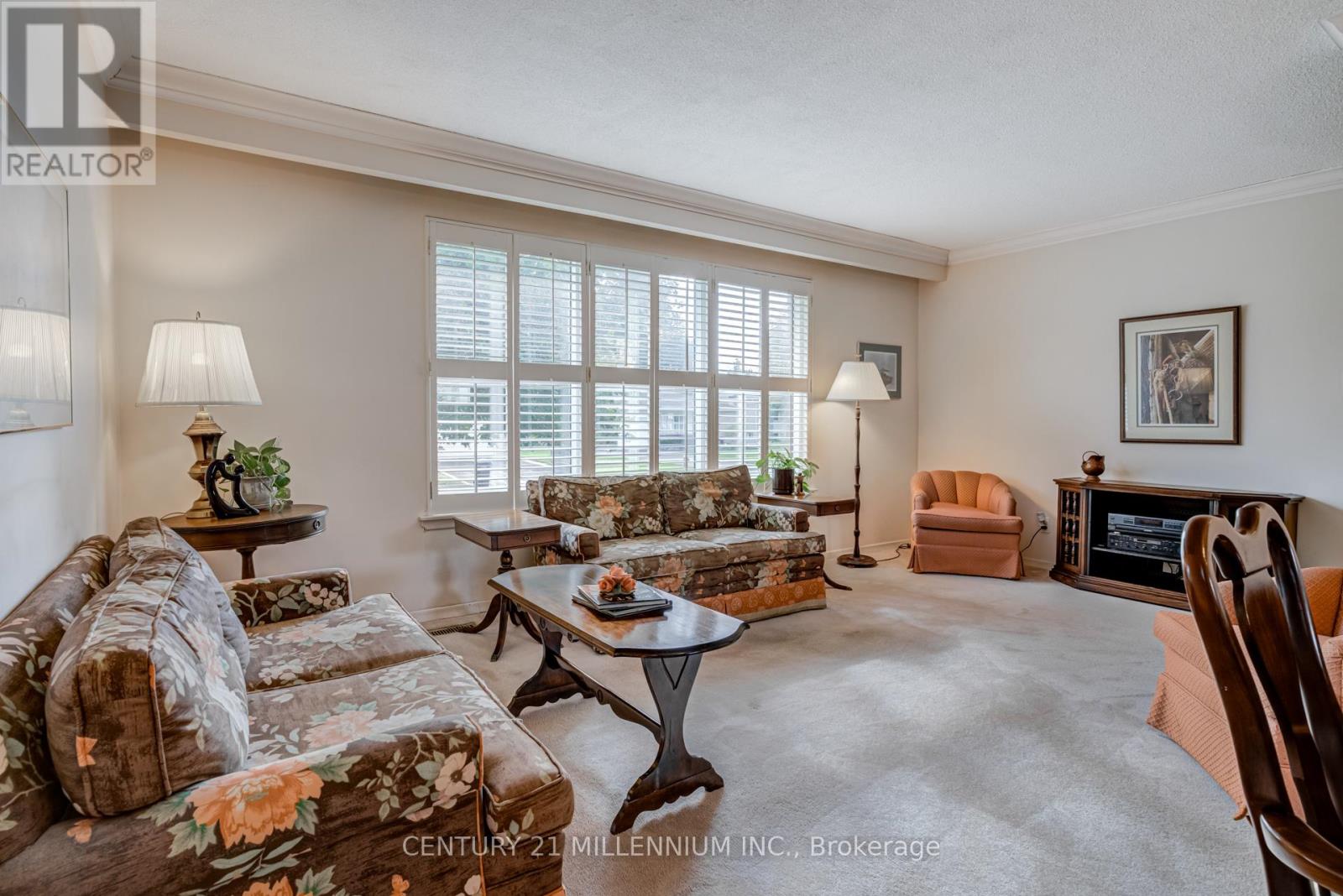 33 Trotters Lane, Brampton, Ontario  L6Y 1B5 - Photo 10 - W12480131