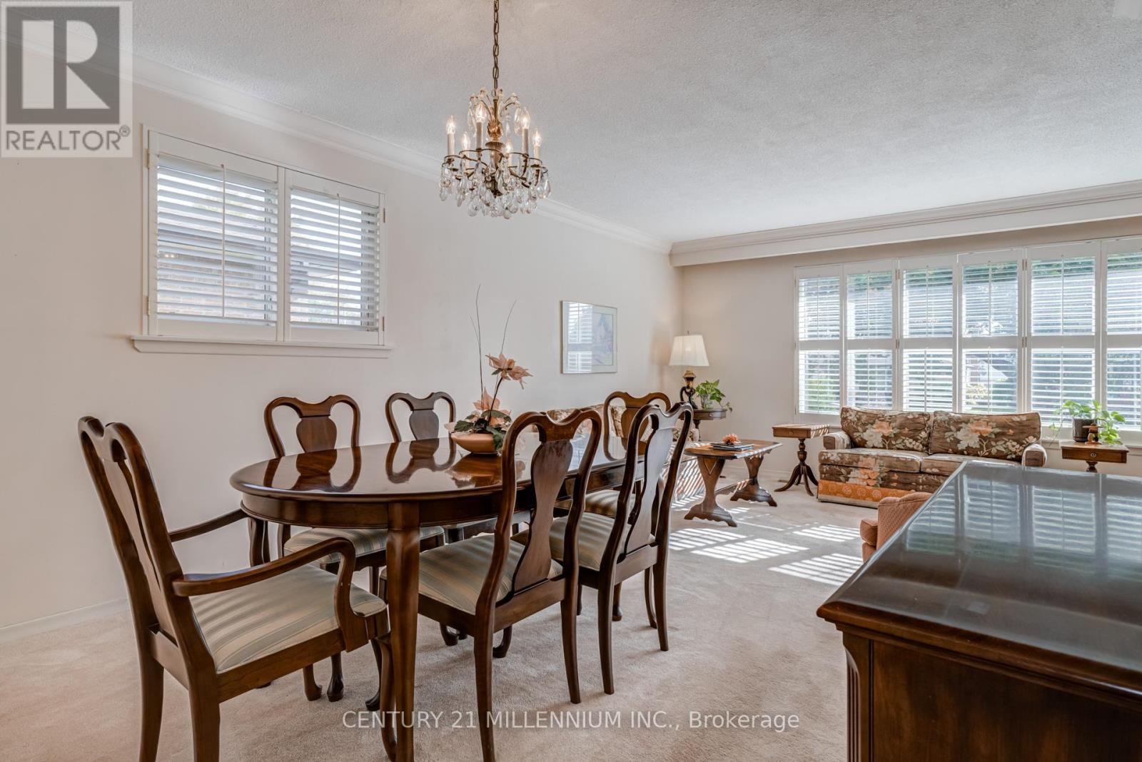 33 Trotters Lane, Brampton, Ontario  L6Y 1B5 - Photo 12 - W12480131