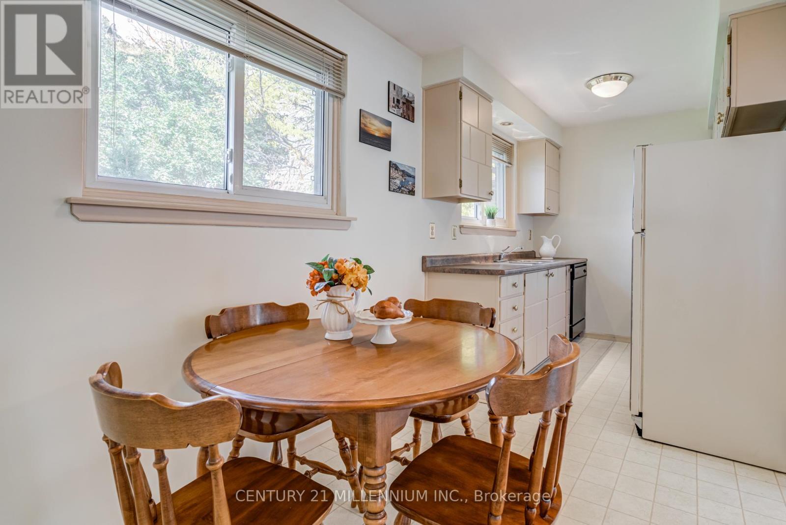 33 Trotters Lane, Brampton, Ontario  L6Y 1B5 - Photo 15 - W12480131