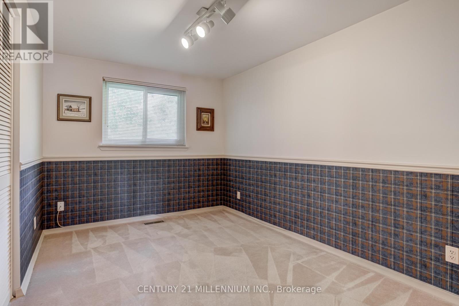 33 Trotters Lane, Brampton, Ontario  L6Y 1B5 - Photo 19 - W12480131