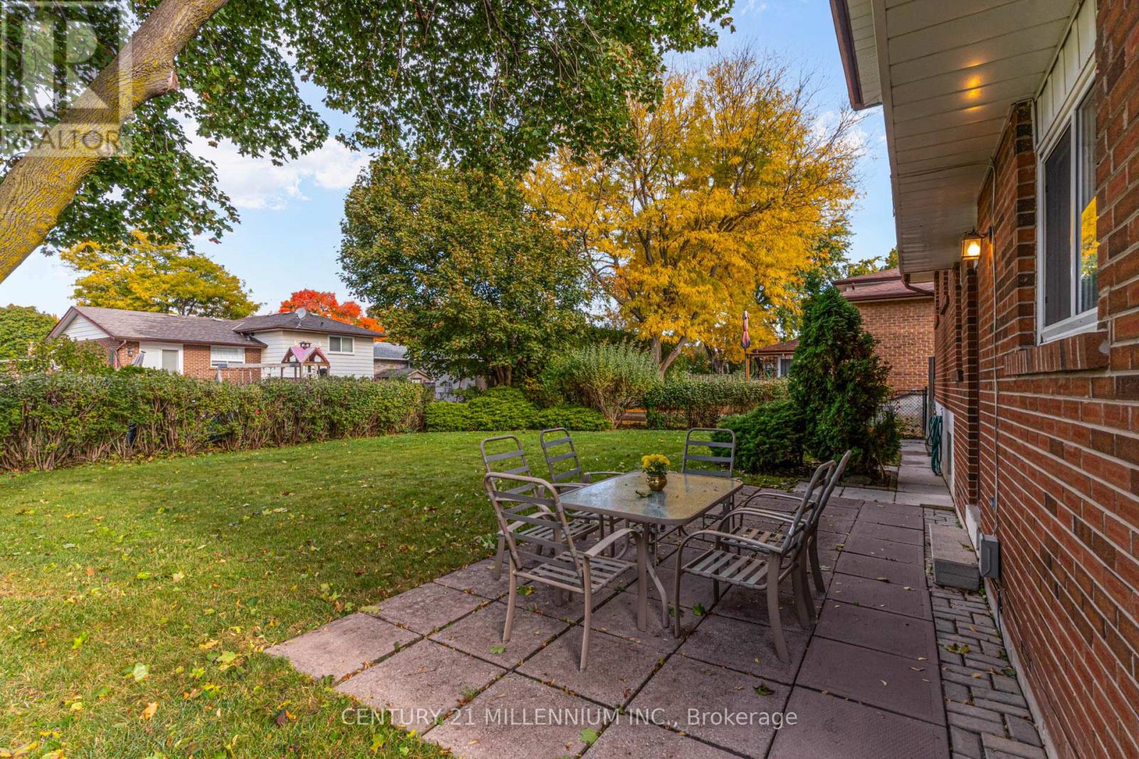 33 Trotters Lane, Brampton, Ontario  L6Y 1B5 - Photo 25 - W12480131
