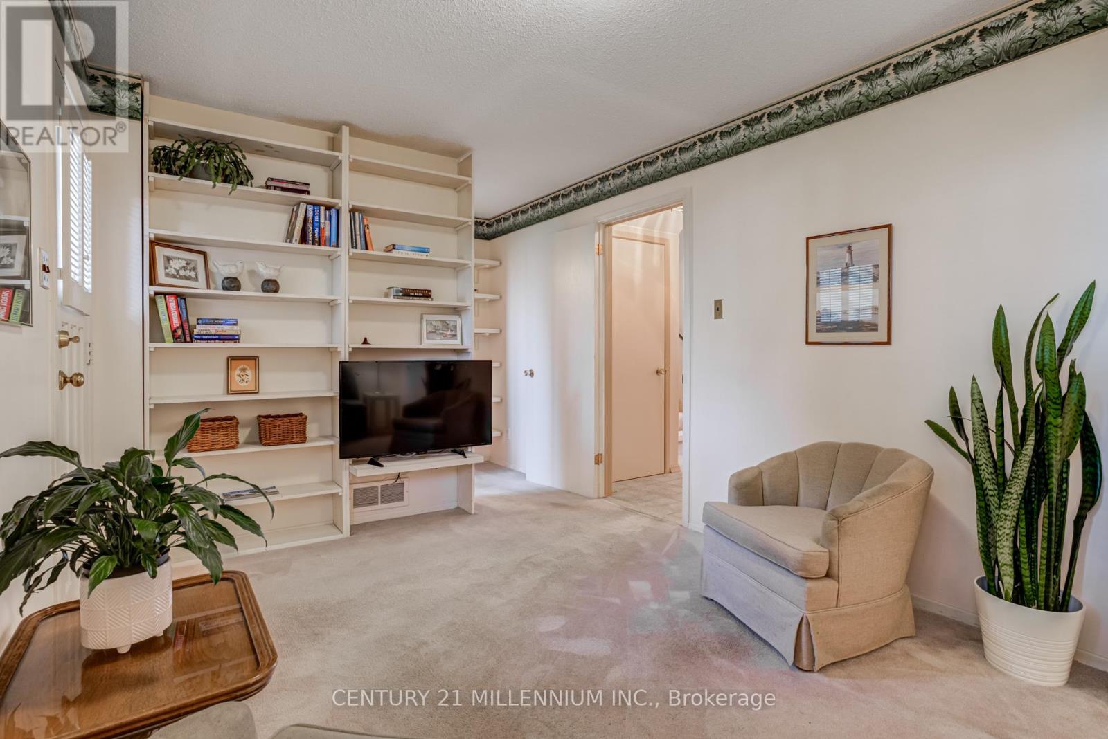 33 Trotters Lane, Brampton, Ontario  L6Y 1B5 - Photo 7 - W12480131