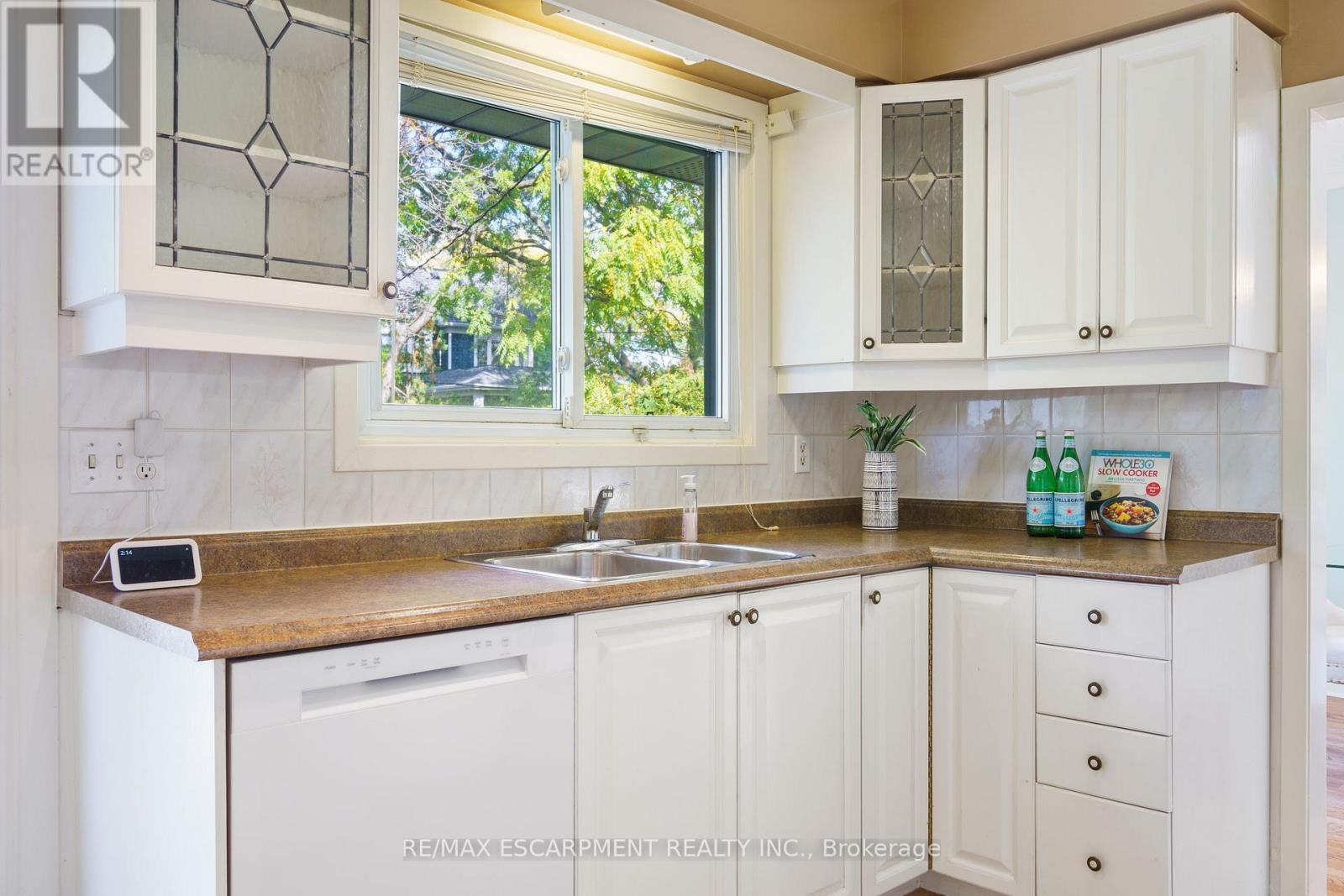 2073 Seafare Drive, Oakville, Ontario  L6L 1P5 - Photo 11 - W12480146