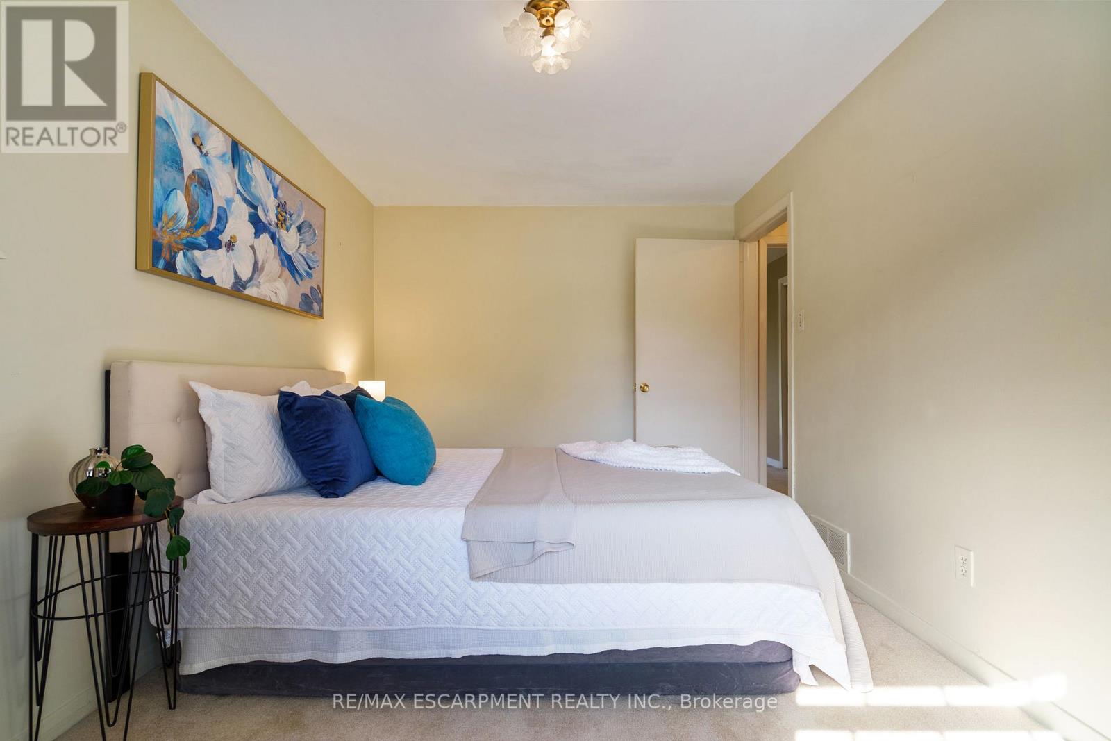 2073 Seafare Drive, Oakville, Ontario  L6L 1P5 - Photo 17 - W12480146