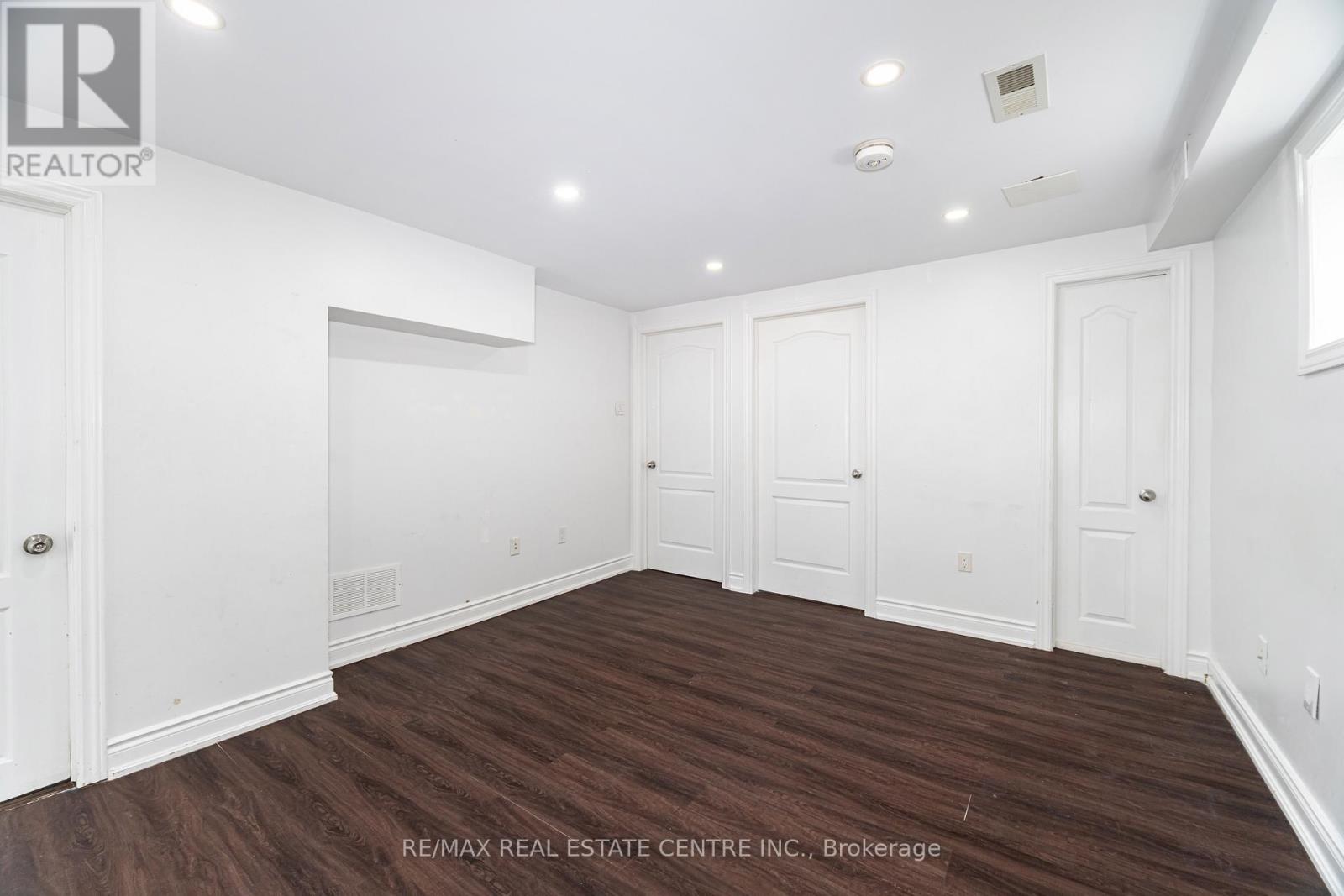 2 - 32 Mount Pleasant Drive, Brampton, Ontario  L6Z 1K2 - Photo 15 - W12480157