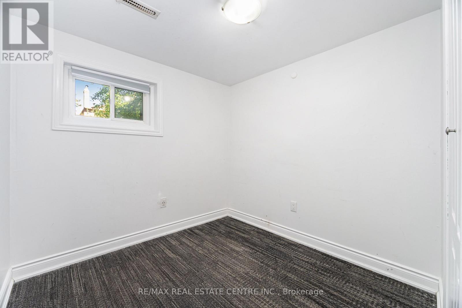 2 - 32 Mount Pleasant Drive, Brampton, Ontario  L6Z 1K2 - Photo 16 - W12480157