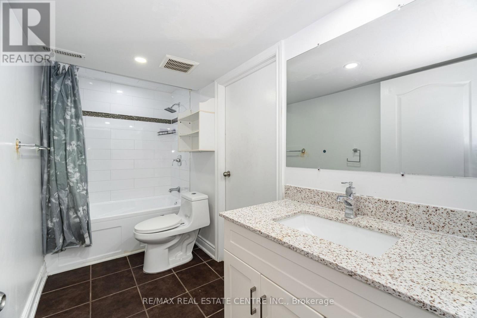 2 - 32 Mount Pleasant Drive, Brampton, Ontario  L6Z 1K2 - Photo 18 - W12480157