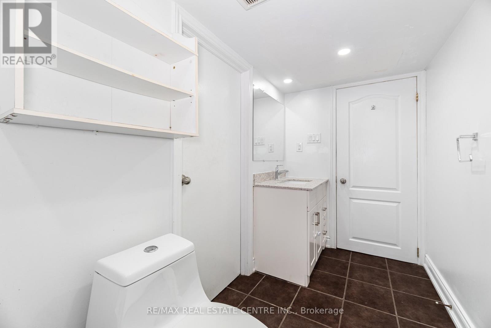 2 - 32 Mount Pleasant Drive, Brampton, Ontario  L6Z 1K2 - Photo 20 - W12480157