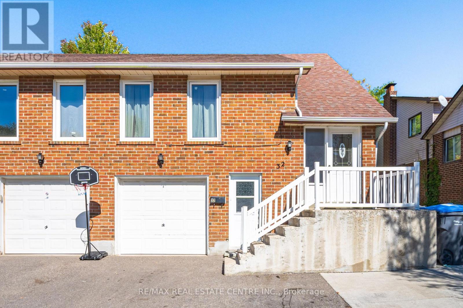 2 - 32 Mount Pleasant Drive, Brampton, Ontario  L6Z 1K2 - Photo 22 - W12480157