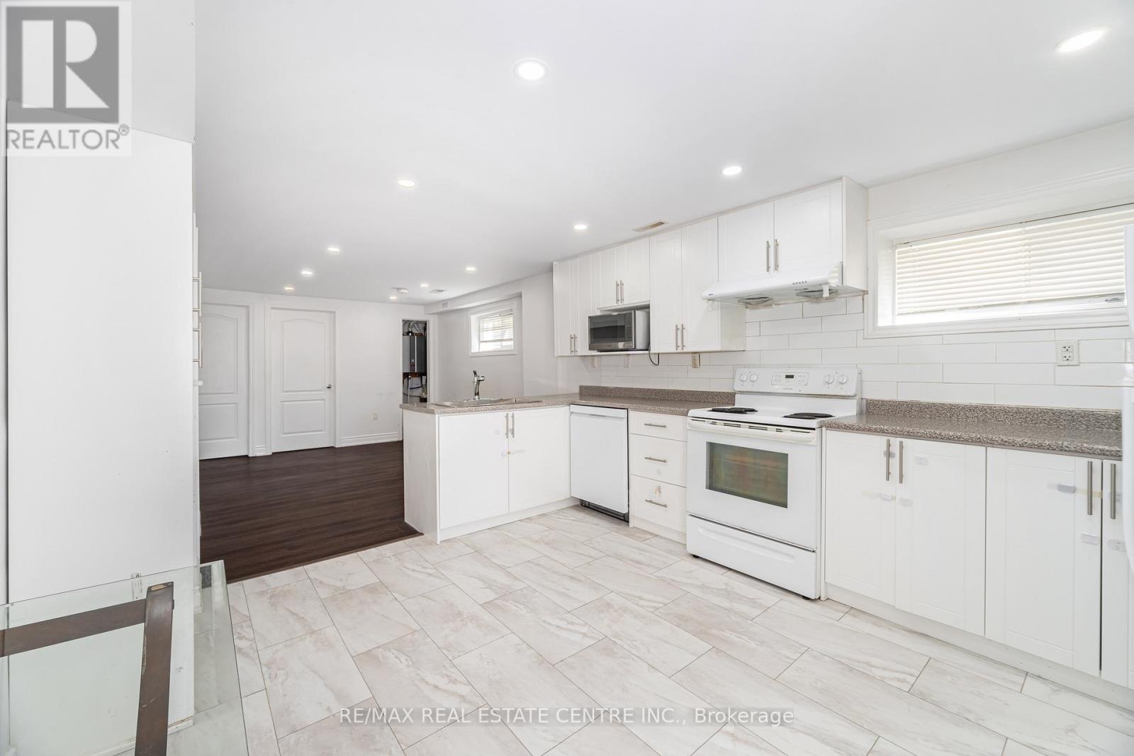 2 - 32 Mount Pleasant Drive, Brampton, Ontario  L6Z 1K2 - Photo 7 - W12480157