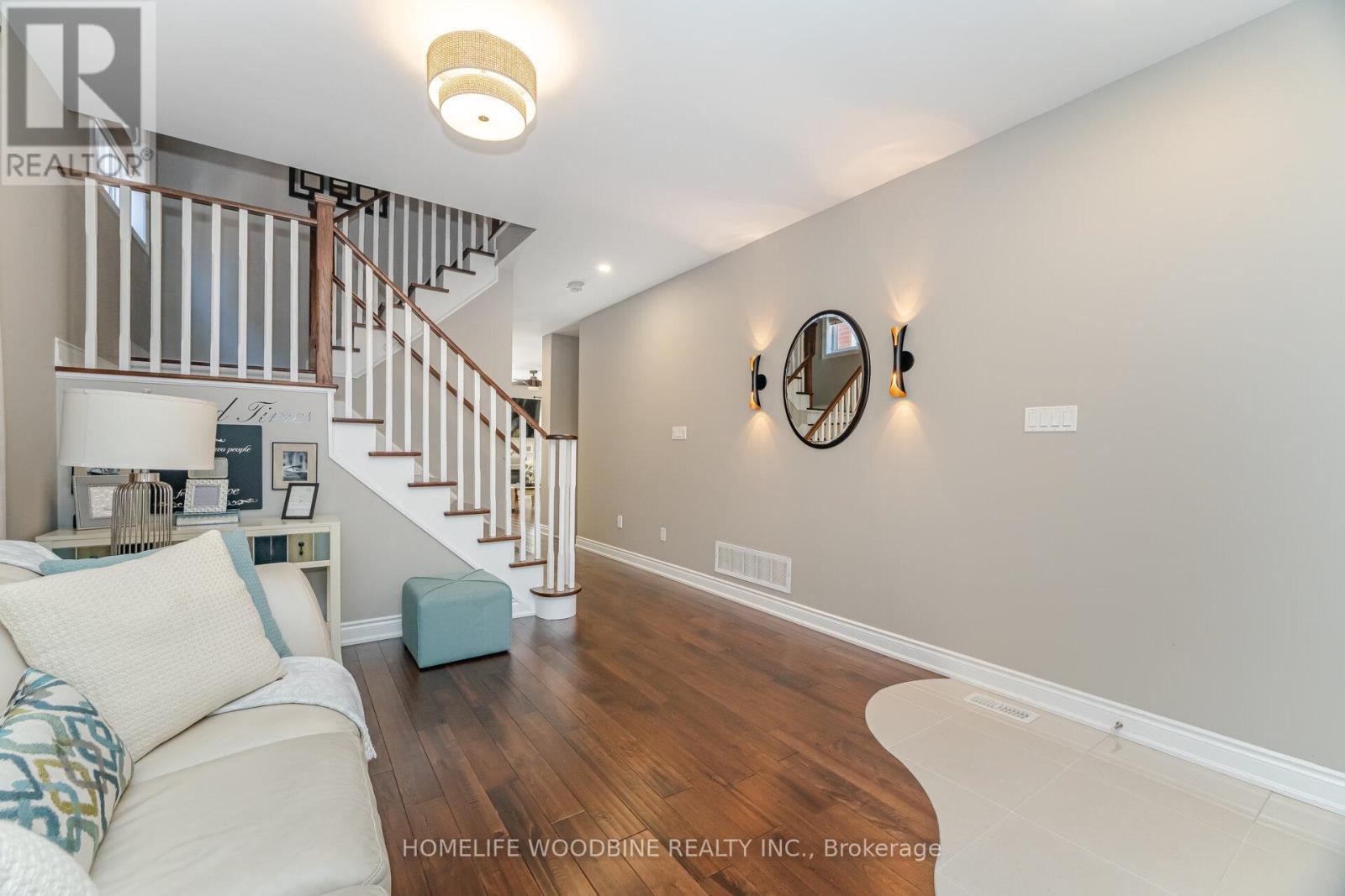31 Boundbrook Drive, Brampton, Ontario  L7A 0M1 - Photo 7 - W12480185