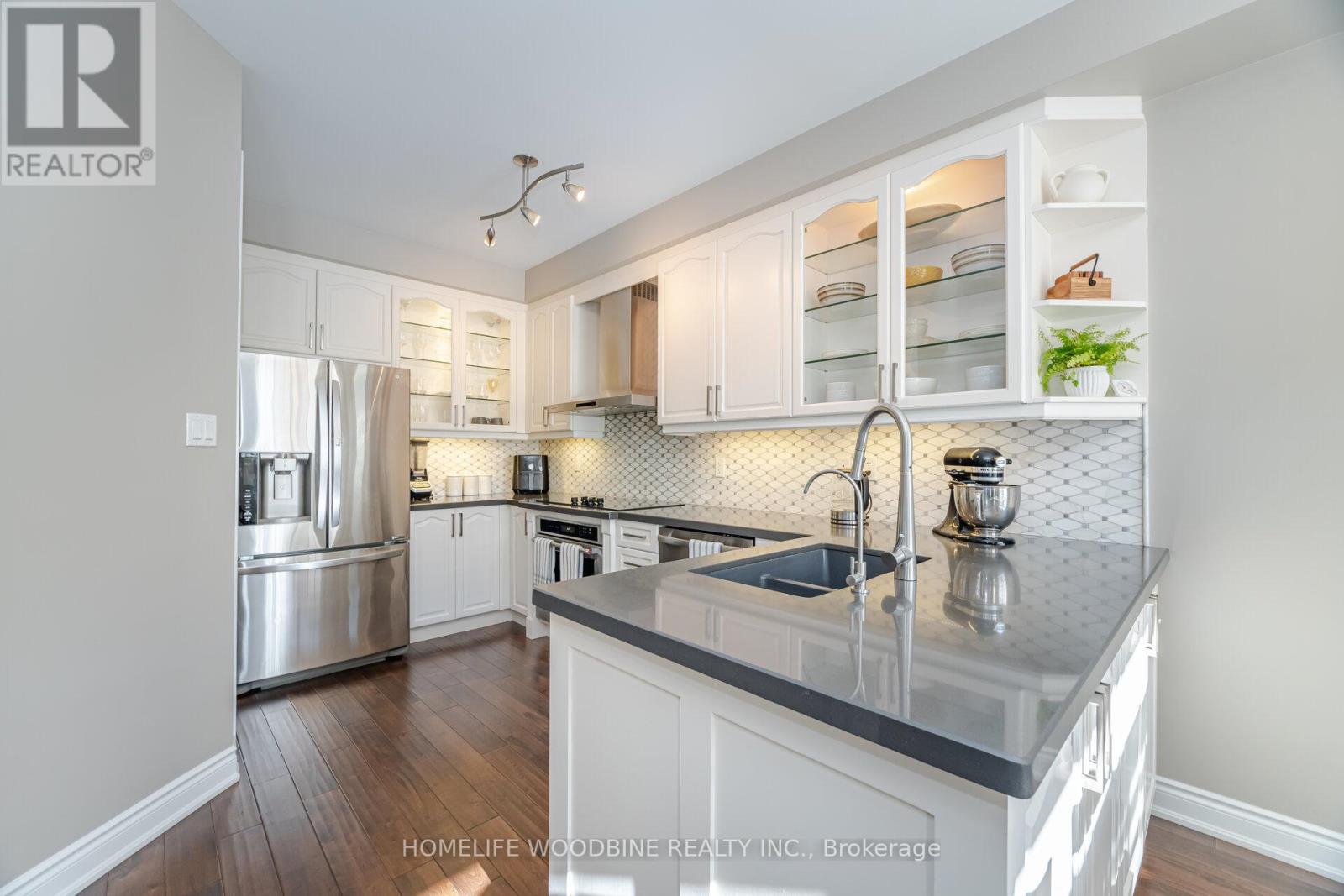 31 Boundbrook Drive, Brampton, Ontario  L7A 0M1 - Photo 8 - W12480185