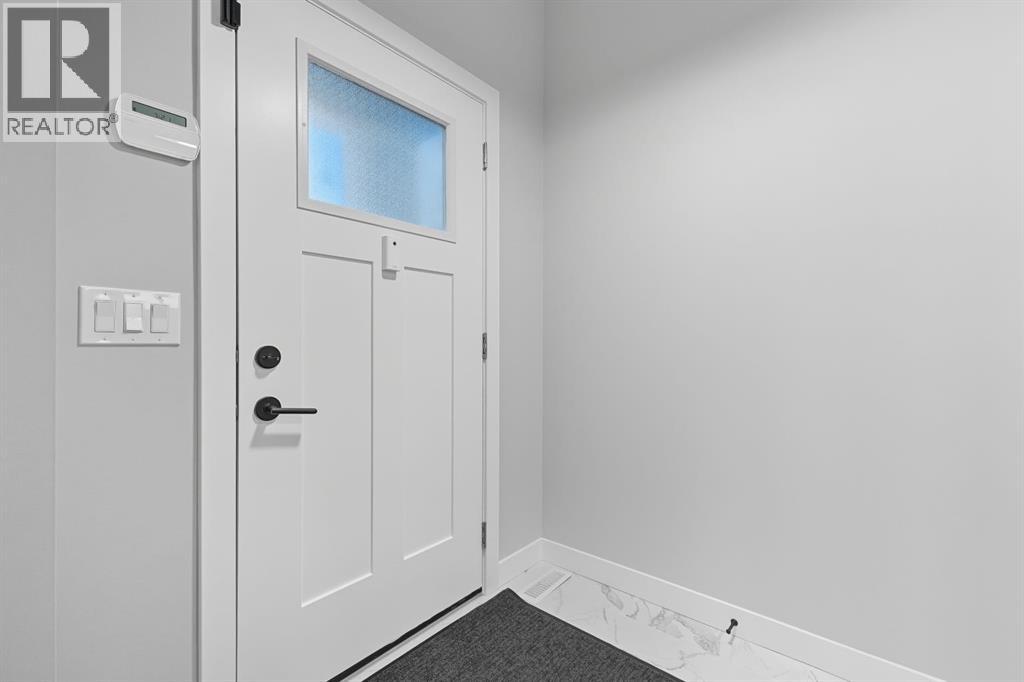 3096 85 Street Sw, Calgary, Alberta  T3H 6C7 - Photo 3 - A2259357