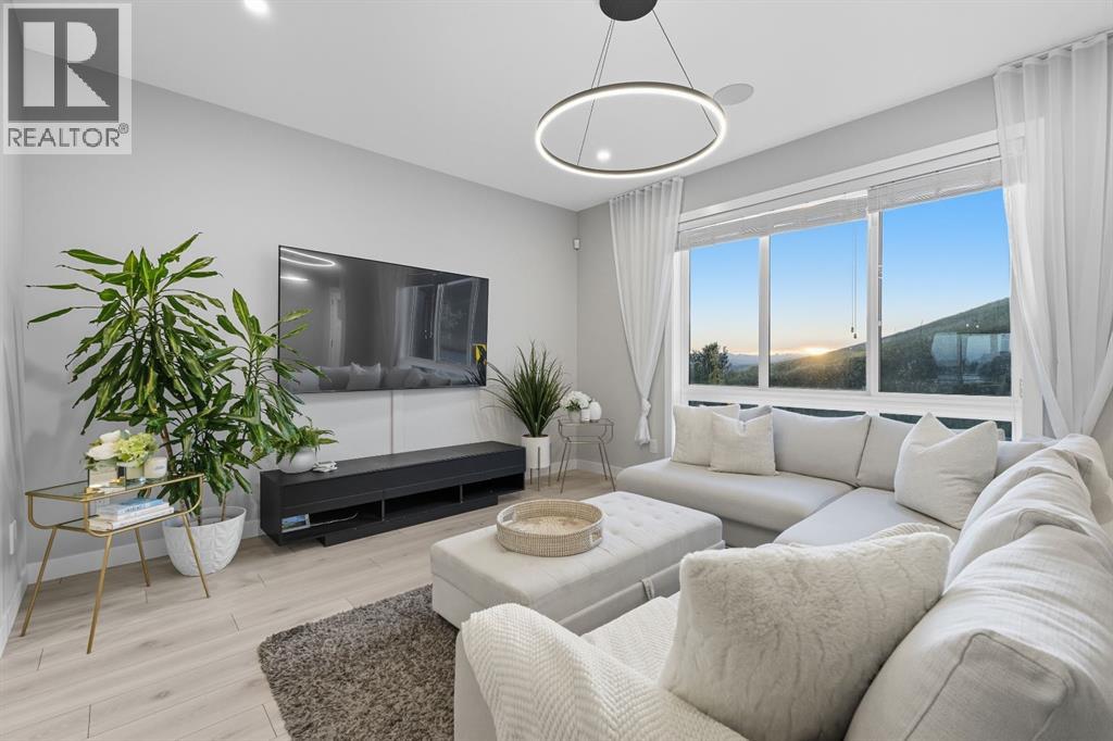 3096 85 Street Sw, Calgary, Alberta  T3H 6C7 - Photo 5 - A2259357