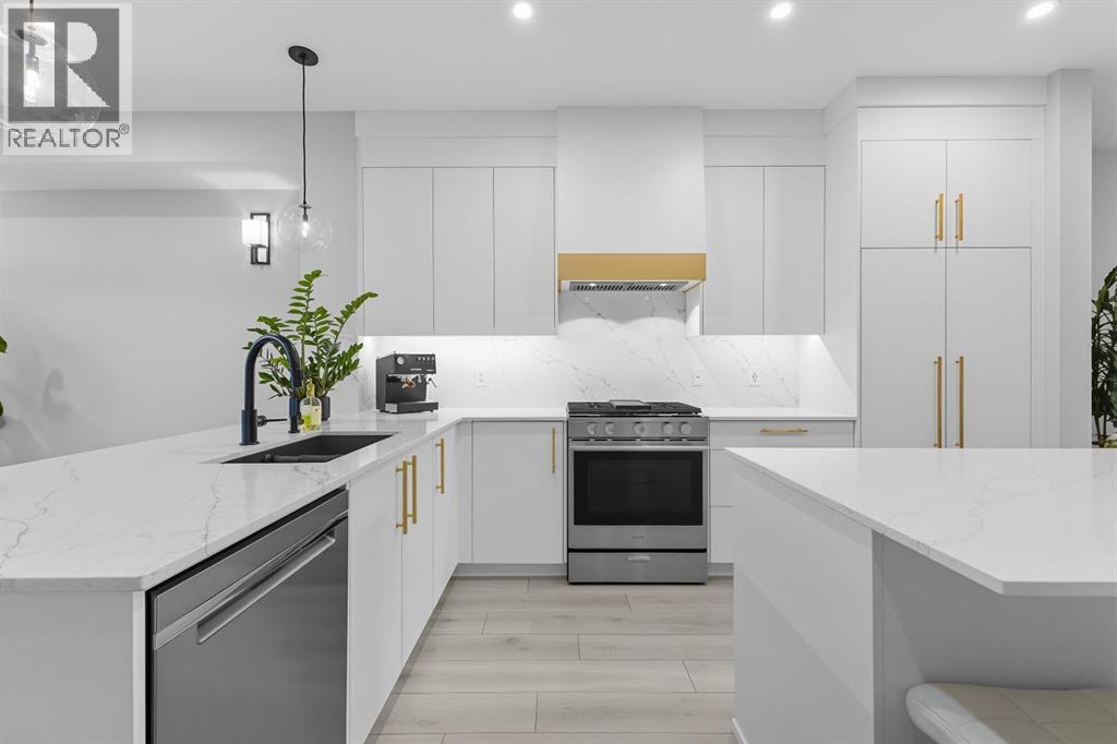 3096 85 Street Sw, Calgary, Alberta  T3H 6C7 - Photo 13 - A2259357