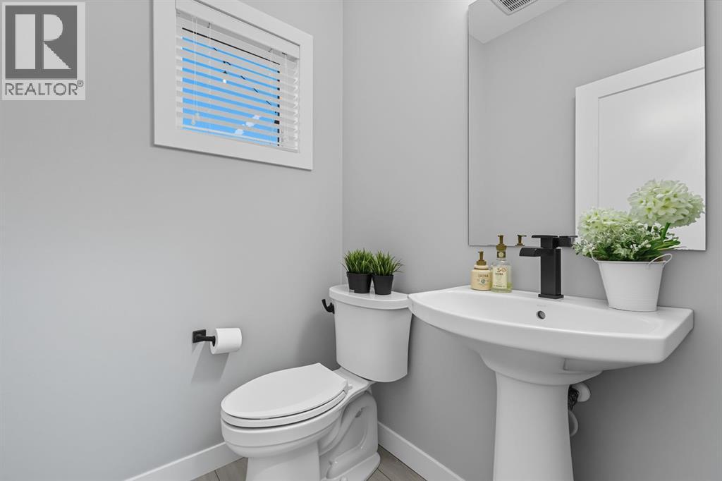 3096 85 Street Sw, Calgary, Alberta  T3H 6C7 - Photo 36 - A2259357