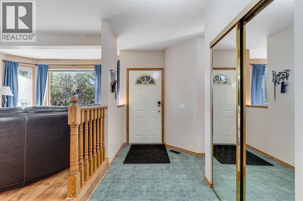 399 Sunlake Road Se, Calgary, Alberta  T2X 3H4 - Photo 4 - A2265880
